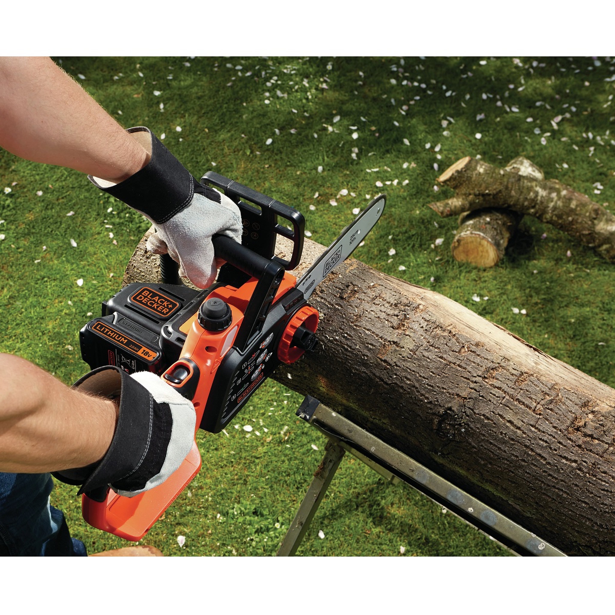 Voir la diapositive 2 : Black & Decker Tronçonneuse sur batterie BLACK & DECKER 18 V - guide de 25 cm