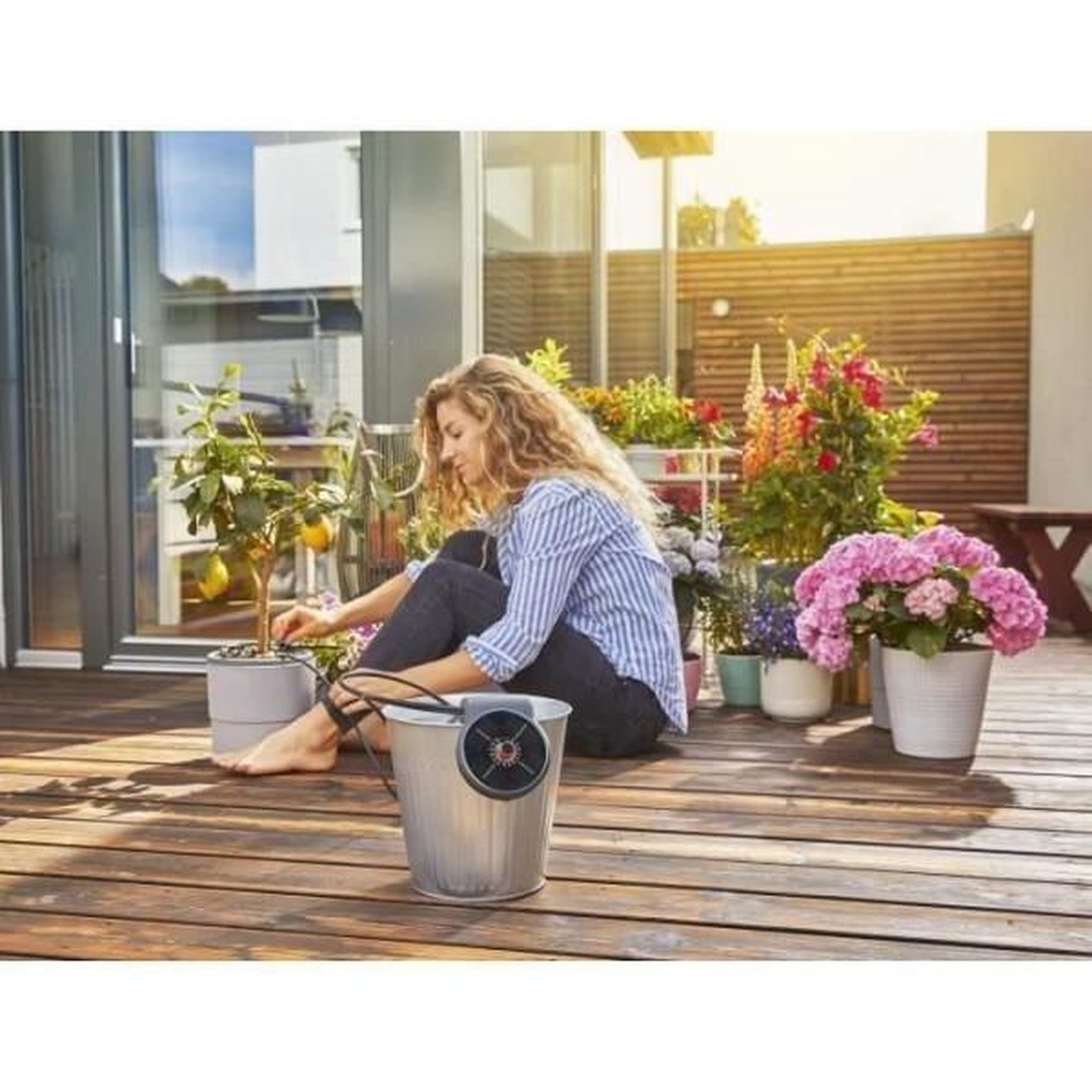 Voir la diapositive 2 : Gardena Arroseur GARDENA AquaBloom - Solution d'arrosage automatique solaire pour 20 plantes