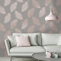 Voir la diapositive 4 : DUTCH WALLCOVERINGS DUTCH WALLCOVERINGS Papier peint Fawning Feather Gris et dore rose