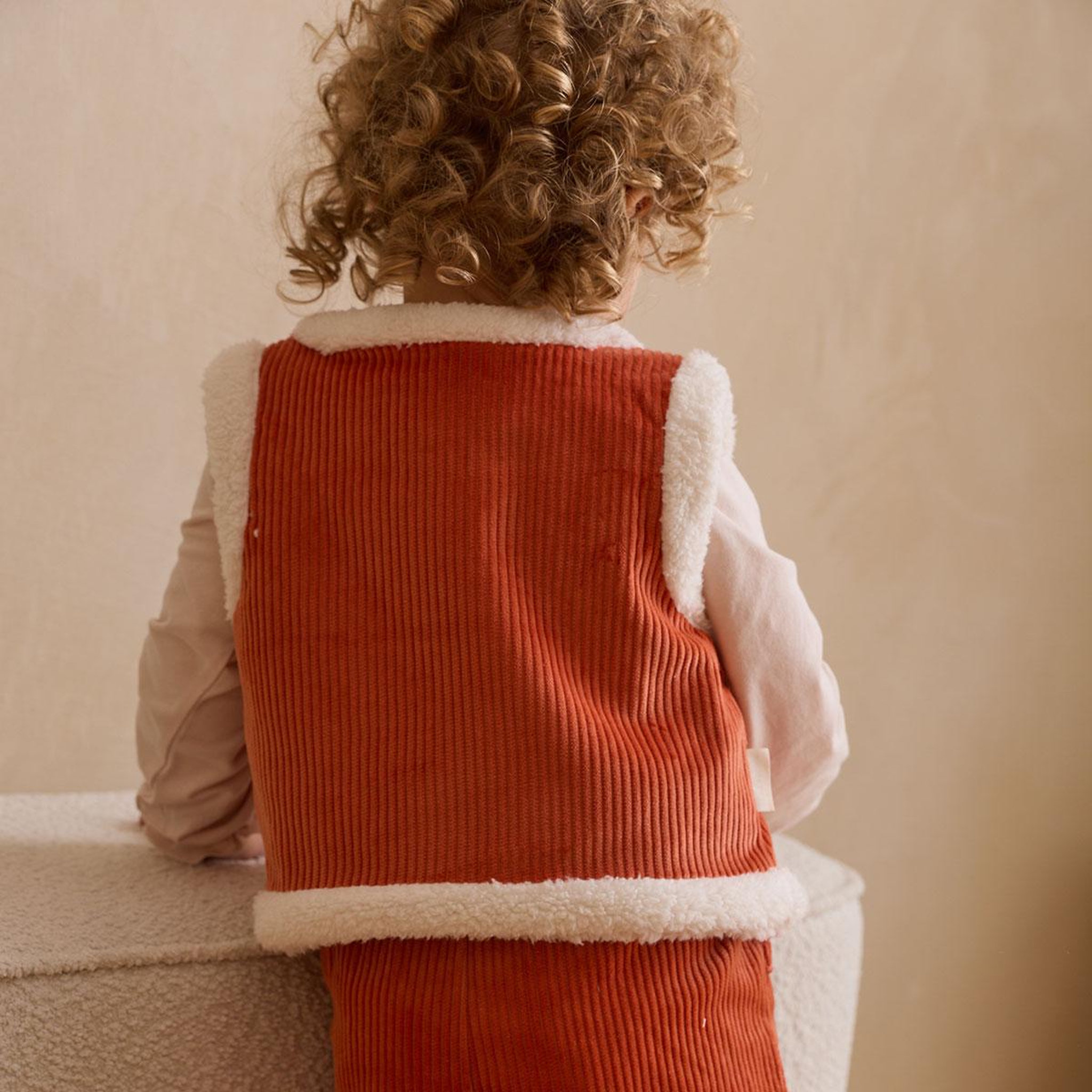 Voir la diapositive 5 : Petit Béguin Veste sans manches enfant réversible en velours côtelé manouk