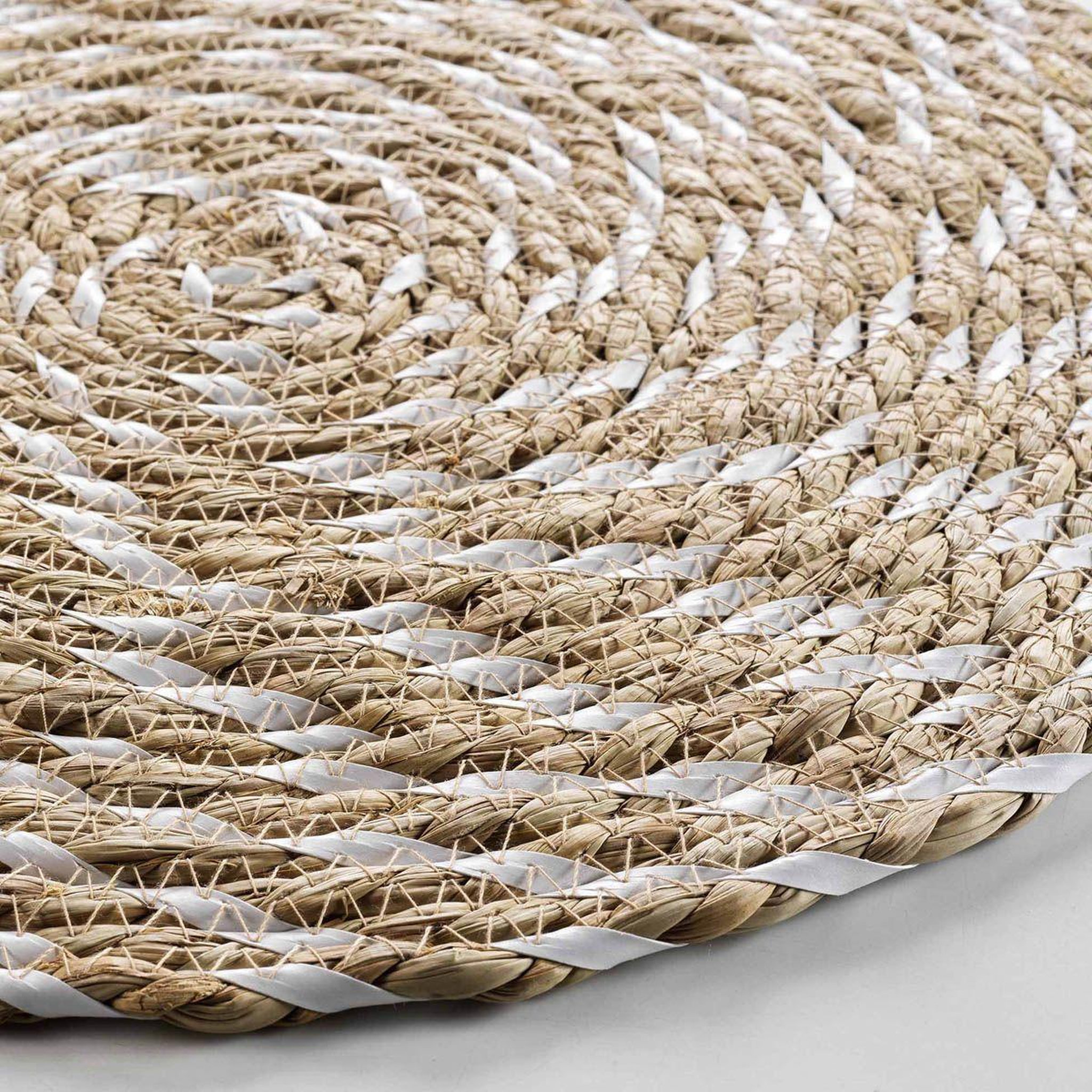 Voir la diapositive 2 : Douceur d'Intérieur Set de table rond en paille  nala  38cm naturel & blanc