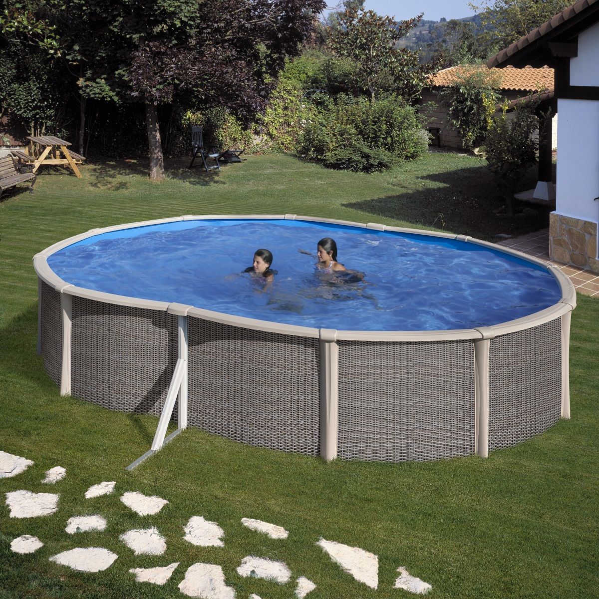 GRE Piscine ovale en acier et résine 5,20m x 3,70m x H: 1,35m