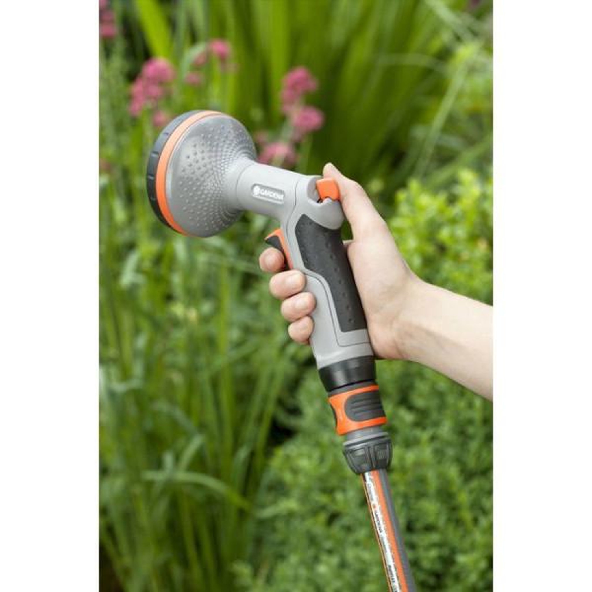 Voir la diapositive 2 : Gardena Pistolet-arrosoir pour parterres Comfort GARDENA - Jets type jet de pluie - Verrouillage du jet - Garantie 5 ans