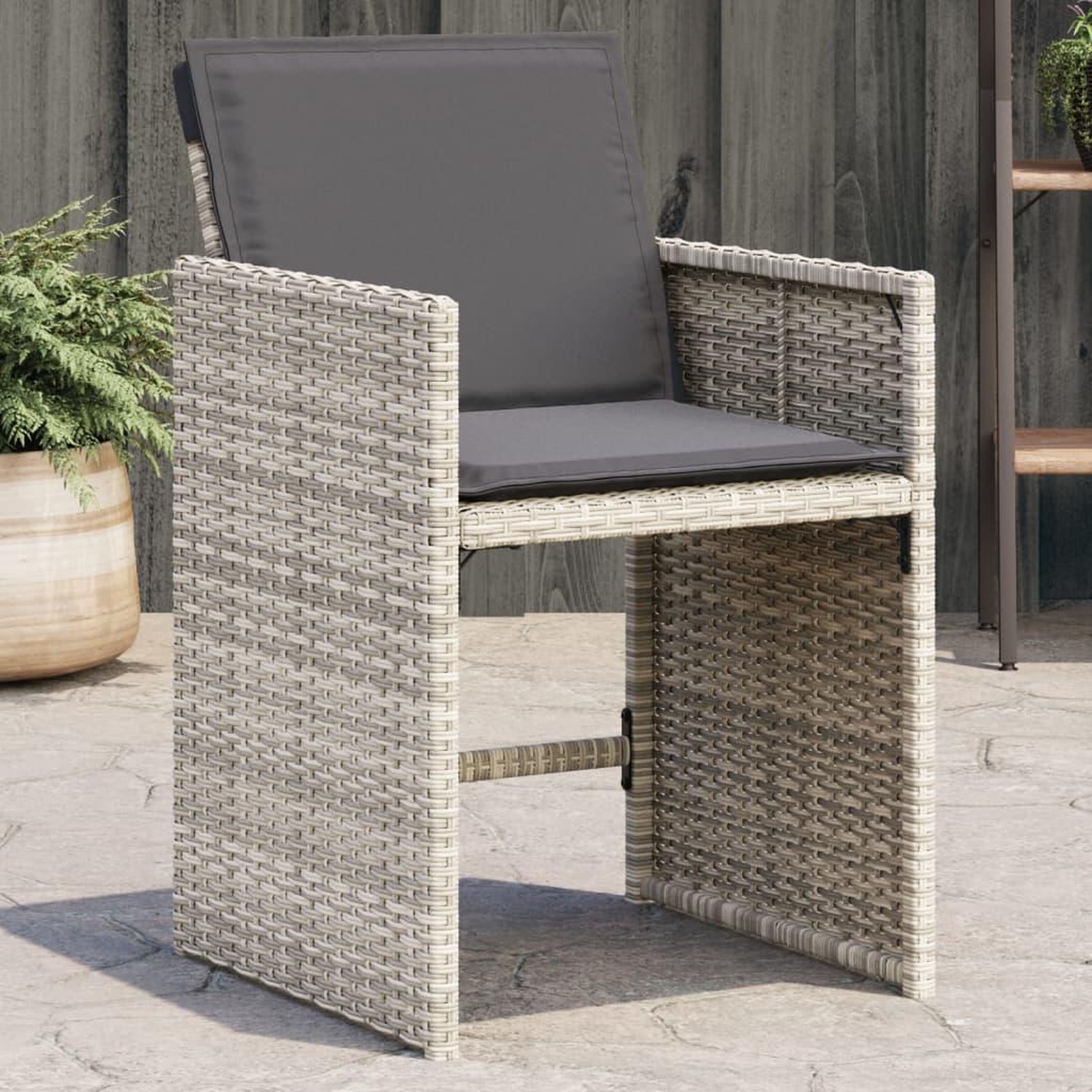 VIDAXL Chaises de jardin avec coussins lot de 4 gris clair poly rotin