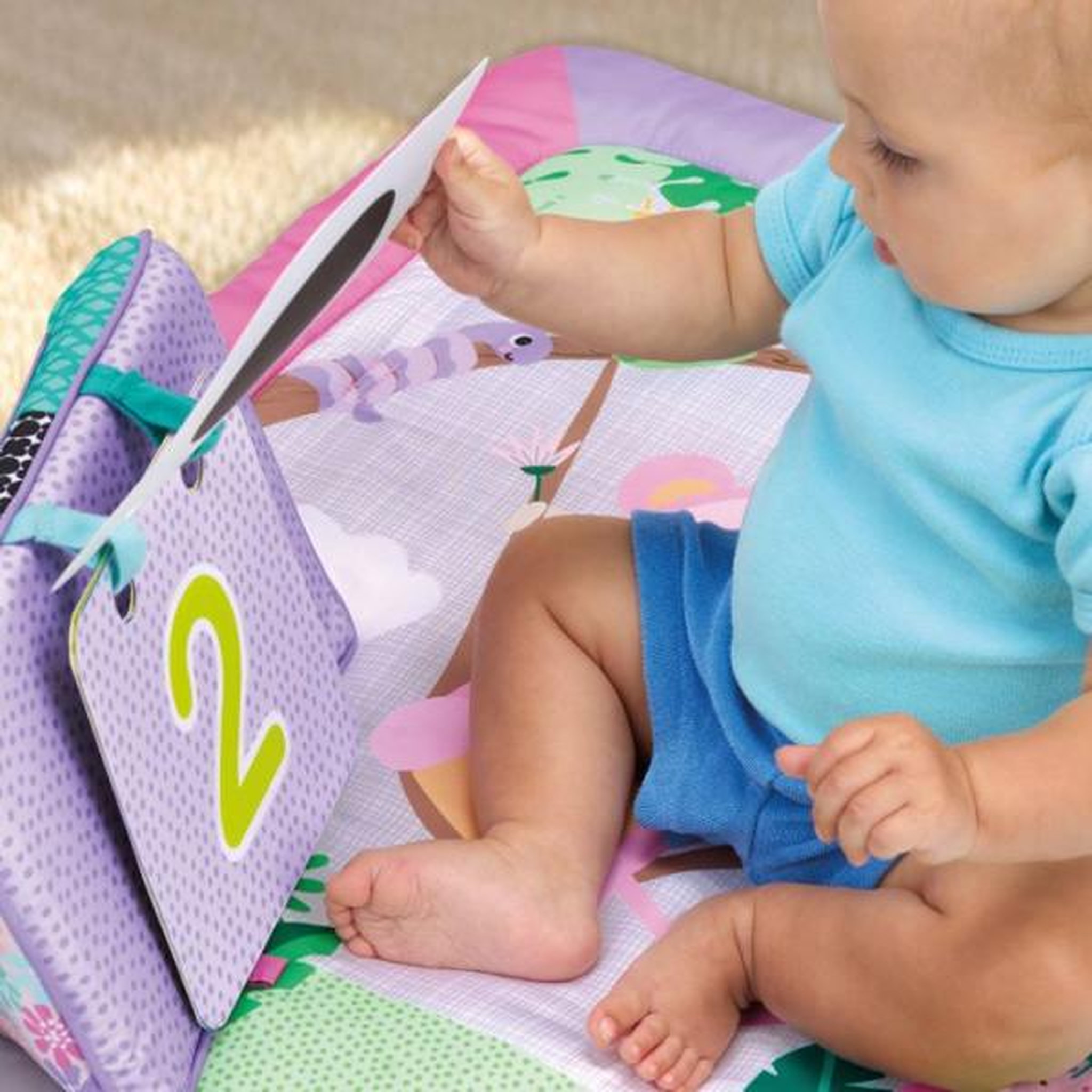 Voir la diapositive 4 : Bright Starts BRIGHTS STARTS Petit tapis d'éveil bébé pliable rose, arche de jeux, 5 jouets bébé, miroir, cartes, boulier et anneau de de