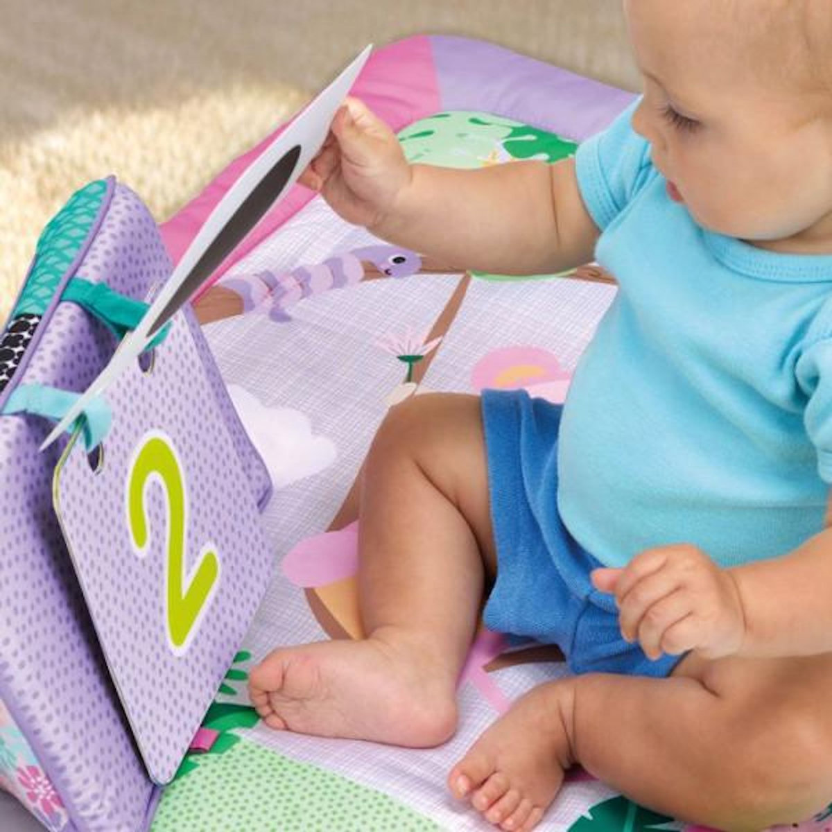 Bright Starts BRIGHTS STARTS Petit tapis d'éveil bébé pliable rose, arche de jeux, 5 jouets bébé, miroir, cartes, boulier et anneau de de