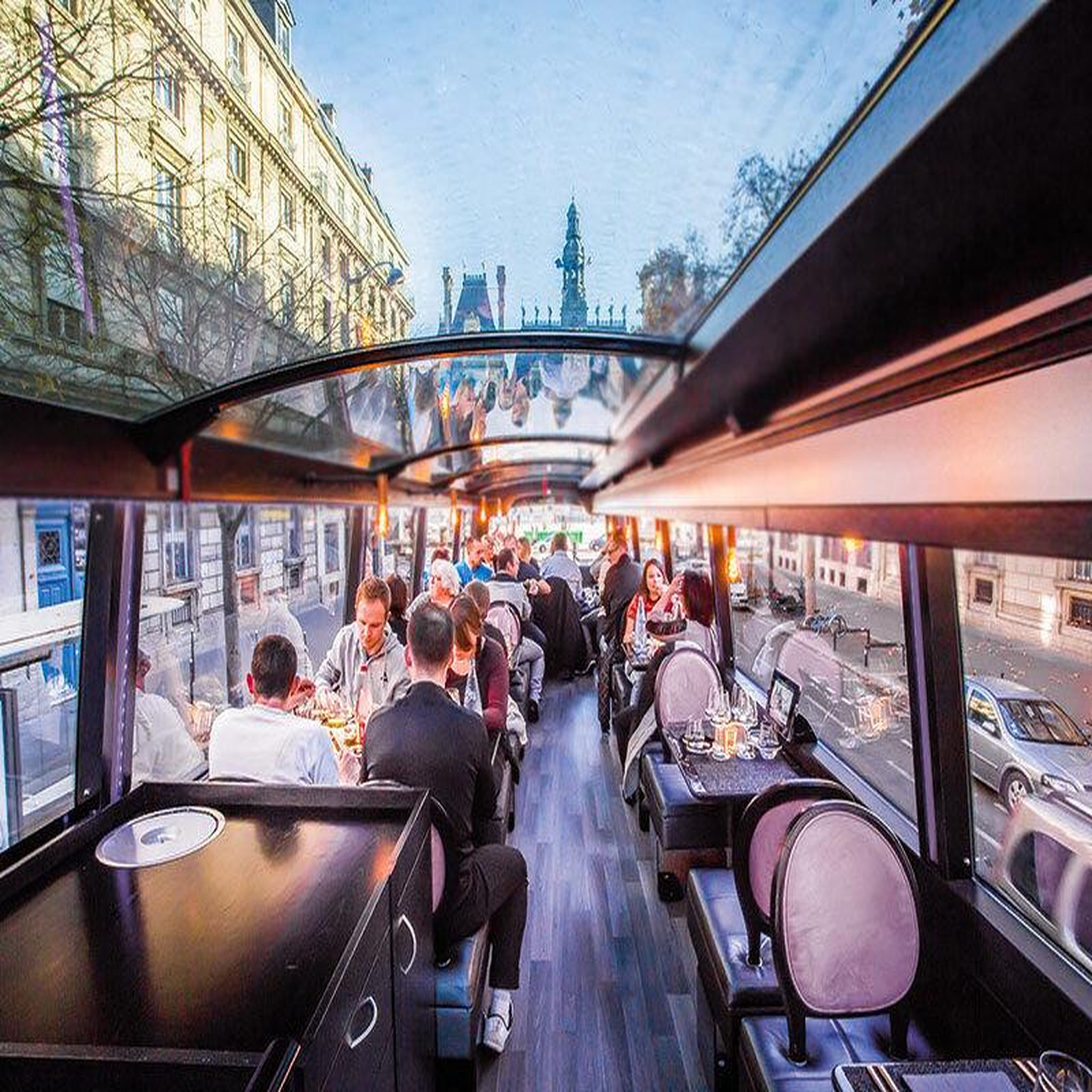 Voir la diapositive 3 : Smartbox Dîner insolite 3 plats avec visite de paris dans le bus à impériale le champs-élysées - coffret cadeau gastronomie