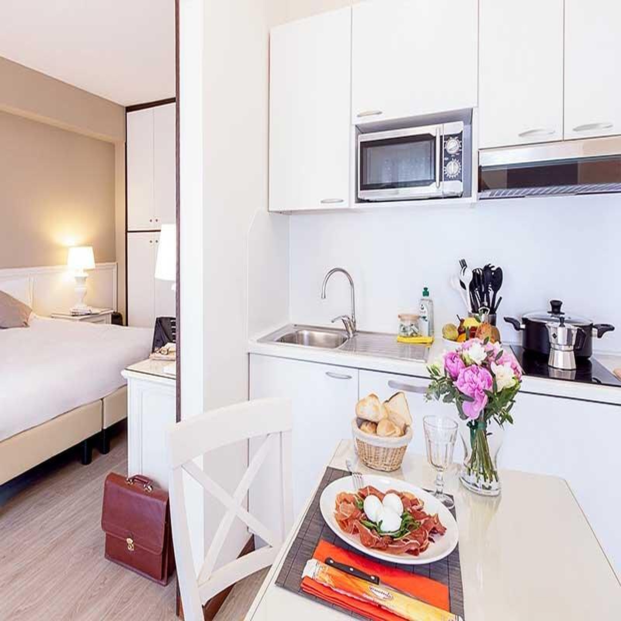 Voir la diapositive 3 : Smartbox 2 nuits dans un appartement adagio 4* à rome vatican pour 4 personnes - coffret cadeau séjour