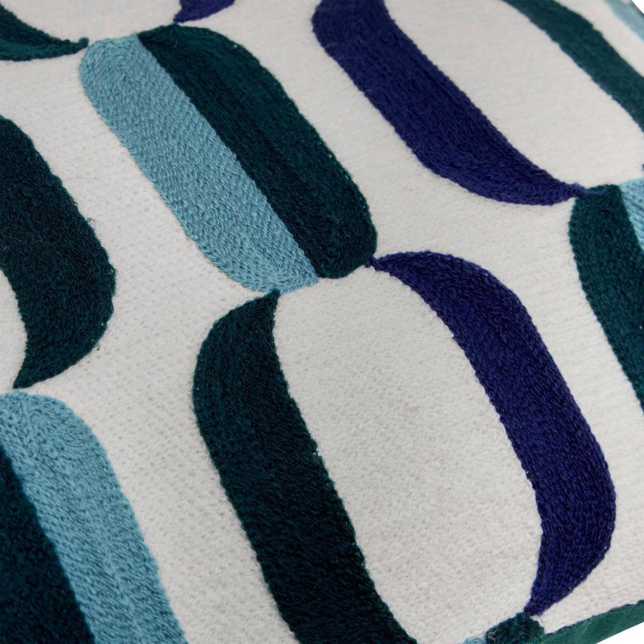 Voir la diapositive 3 : ATMOSPHERA Coussin déco brodé  hary  30x50cm bleu