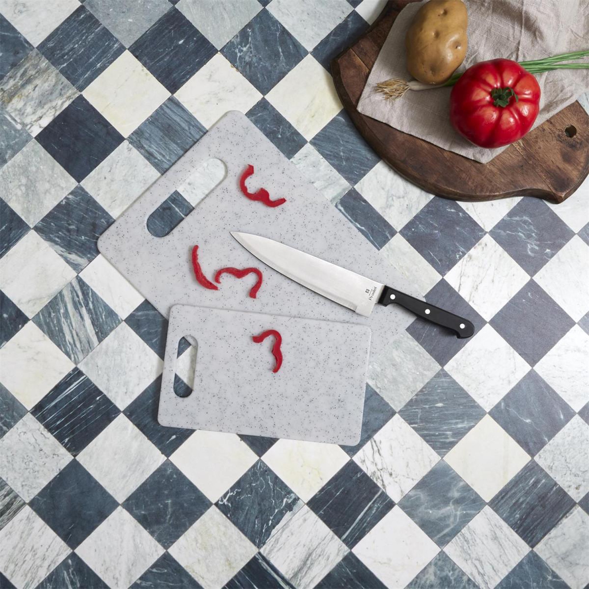 Voir la diapositive 3 : COOK CONCEPT Planche à Découper  Moucheté  25cm Gris