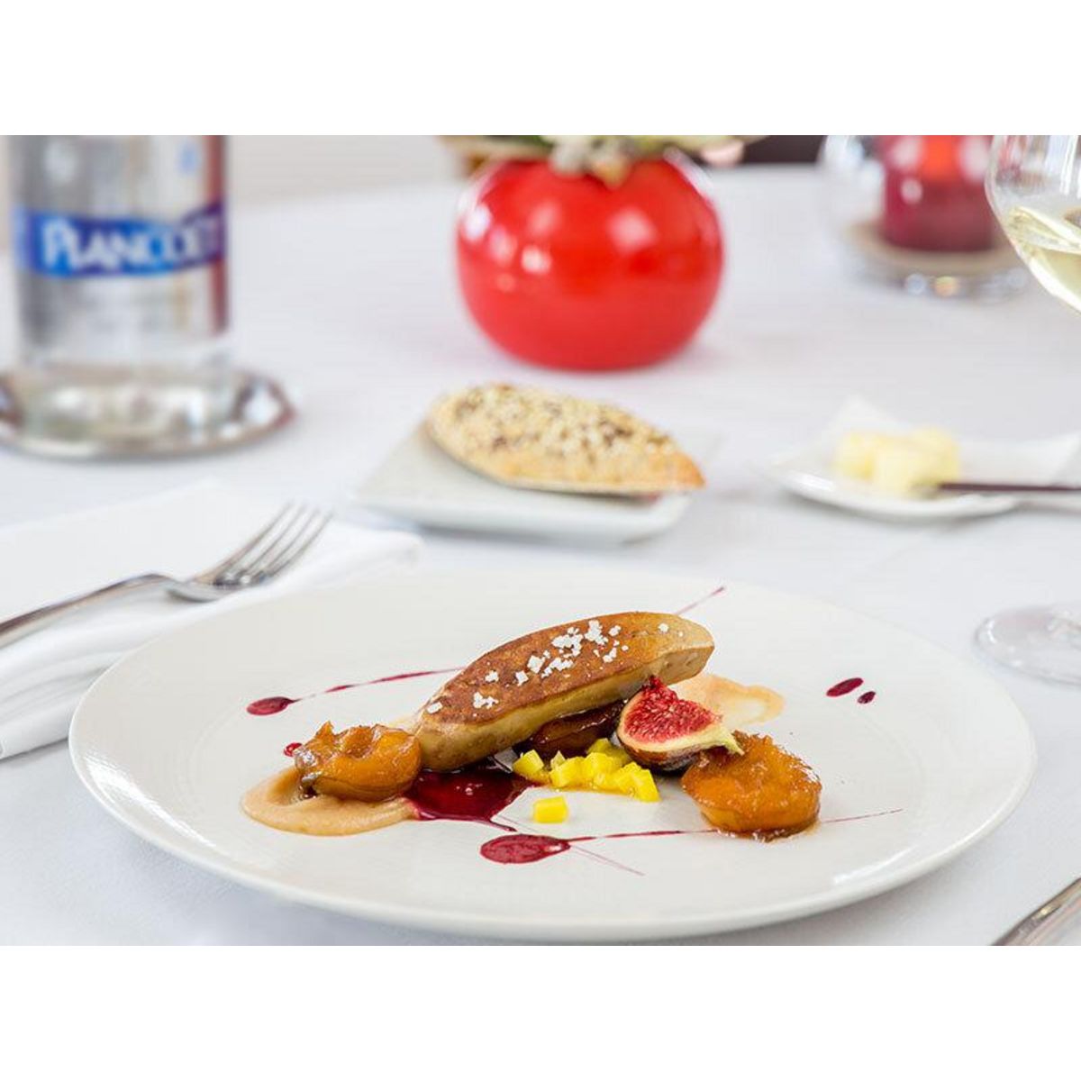 Smartbox Escale de charme à Carnac avec dîner et accès à l'espace détente Spas de France® - Coffret Cadeau Séjour