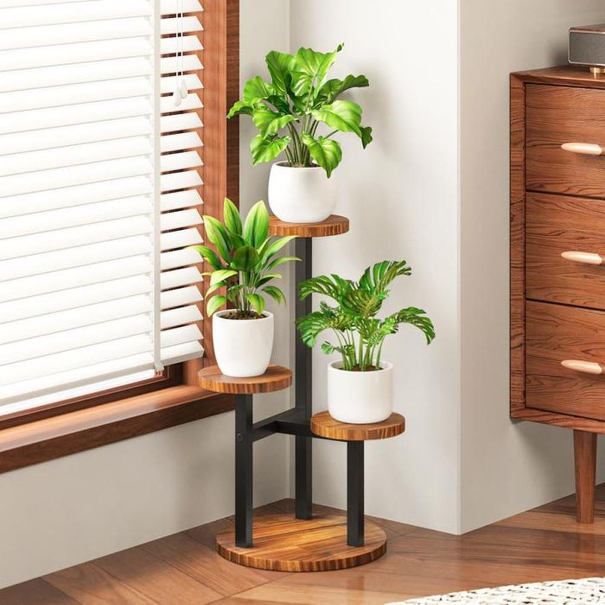 Voir la diapositive 6 : Support à plantes 3 niveaux métal avec tablettes rondes en bois, jaune asymétrique pour intérieur et extérieur