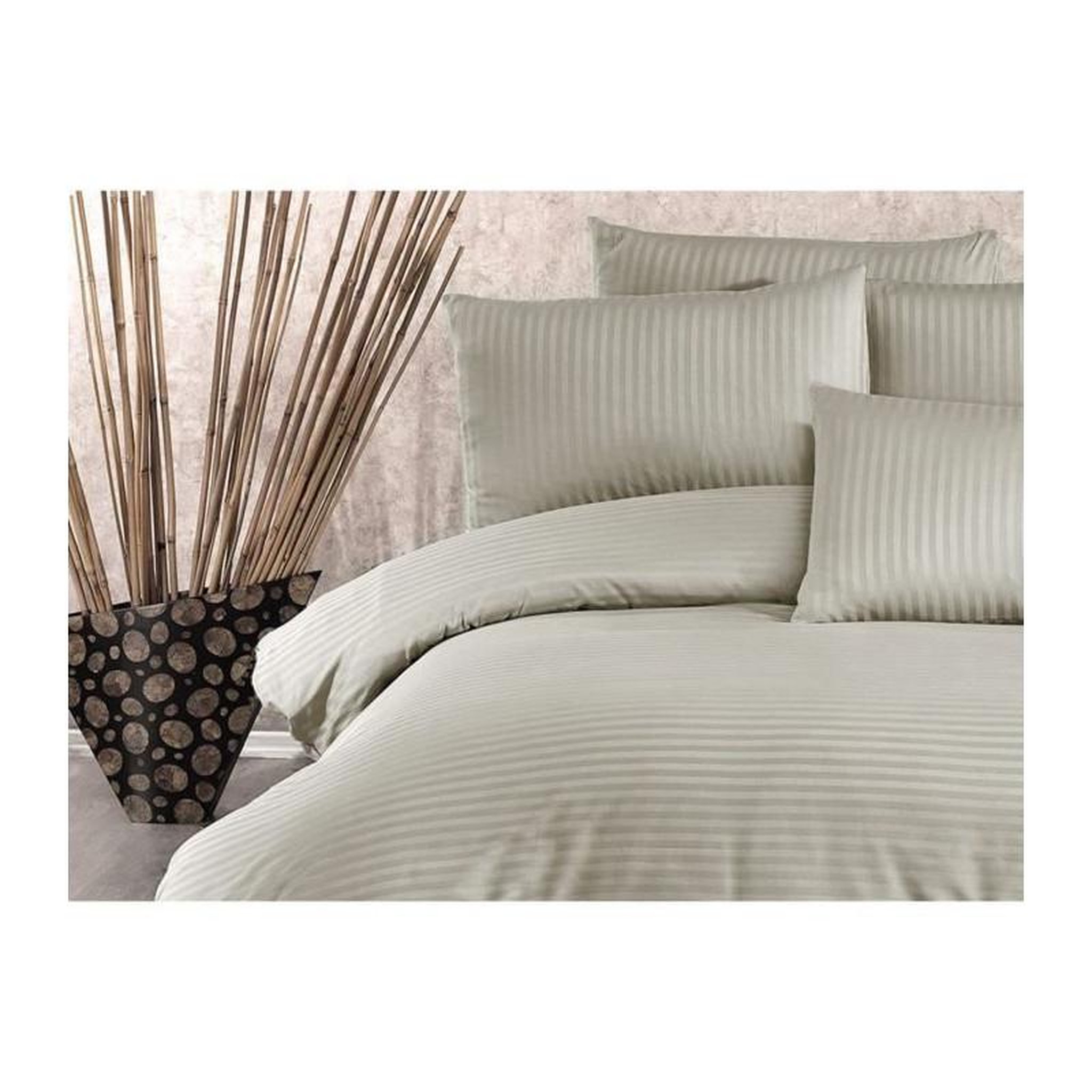 Voir la diapositive 2 : GENERIQUE Parure de lit - 1 housse de couette 220x240 cm + 2 taies d'oreiller 60x60 cm - 70% polyester, 30% coton - Cappuccino