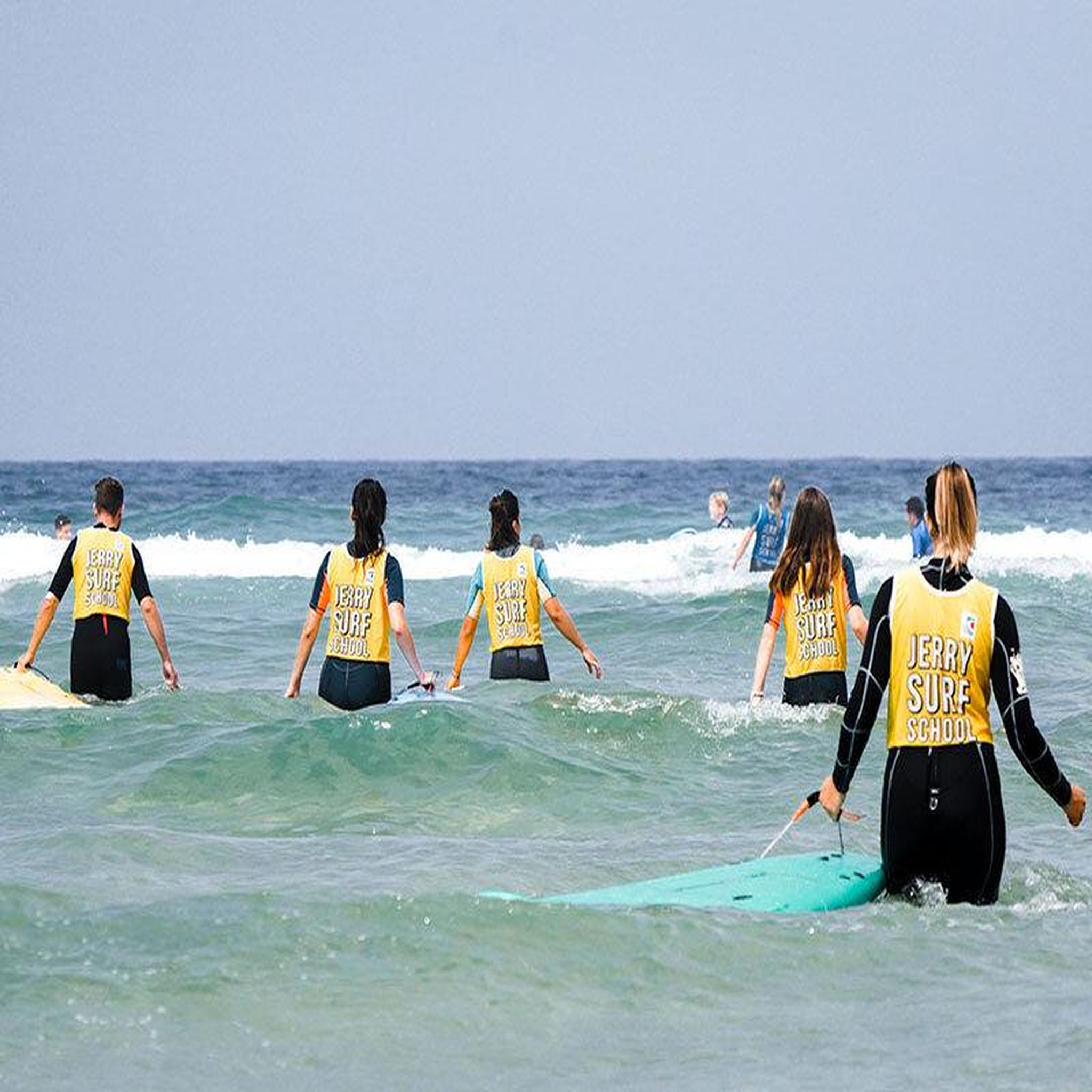 Voir la diapositive 6 : Smartbox 3 cours de surf d'1h30 à seignosse - coffret cadeau sport & aventure