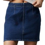 CALVIN KLEIN JEANS Jupe en Jean  Femme Calvin Klein Jeans A Line Darted. Coloris disponibles : Bleu