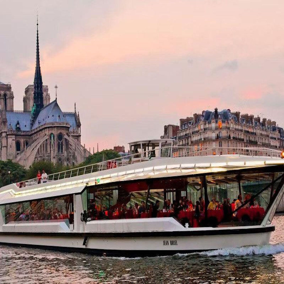 Smartbox Découverte de Paris lors d'un dîner croisière Excellence sur la Seine pour 2 adultes - Coffret Cadeau Gastronomie