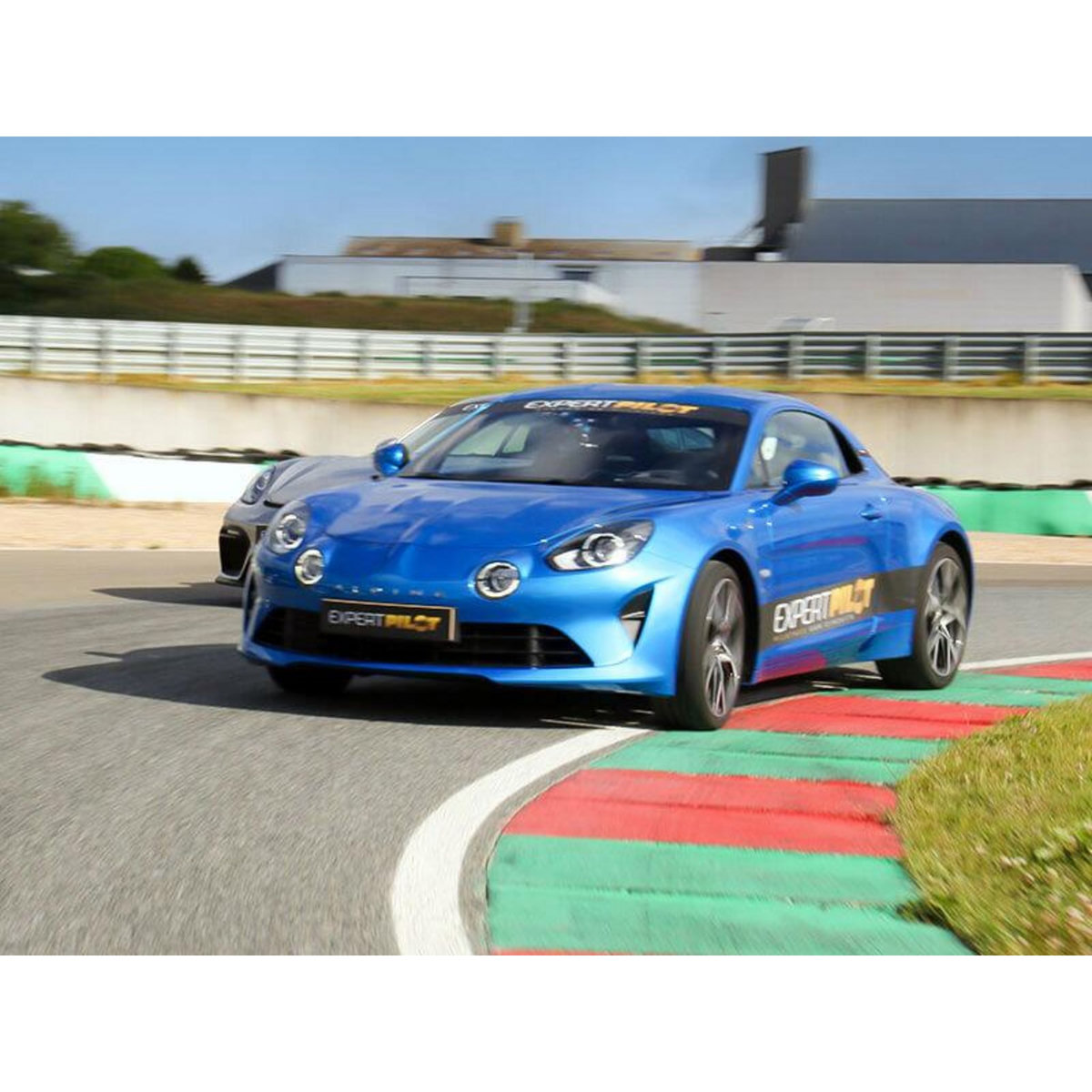 Smartbox Pilotage 8 tours de circuit en Porsche, Alpine ou Mégane RS sur le circuit Geoparc - Coffret Cadeau Sport & Aventure