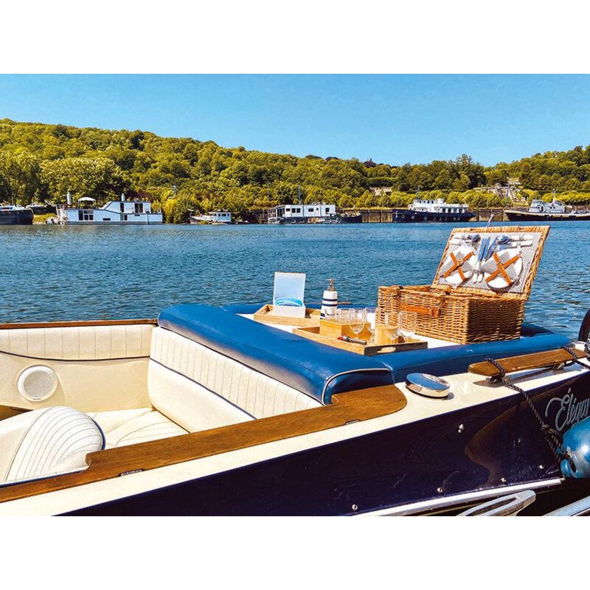 Smartbox Croisière gourmande sur la Seine avec champagne et collation pour 4 - Coffret Cadeau Gastronomie