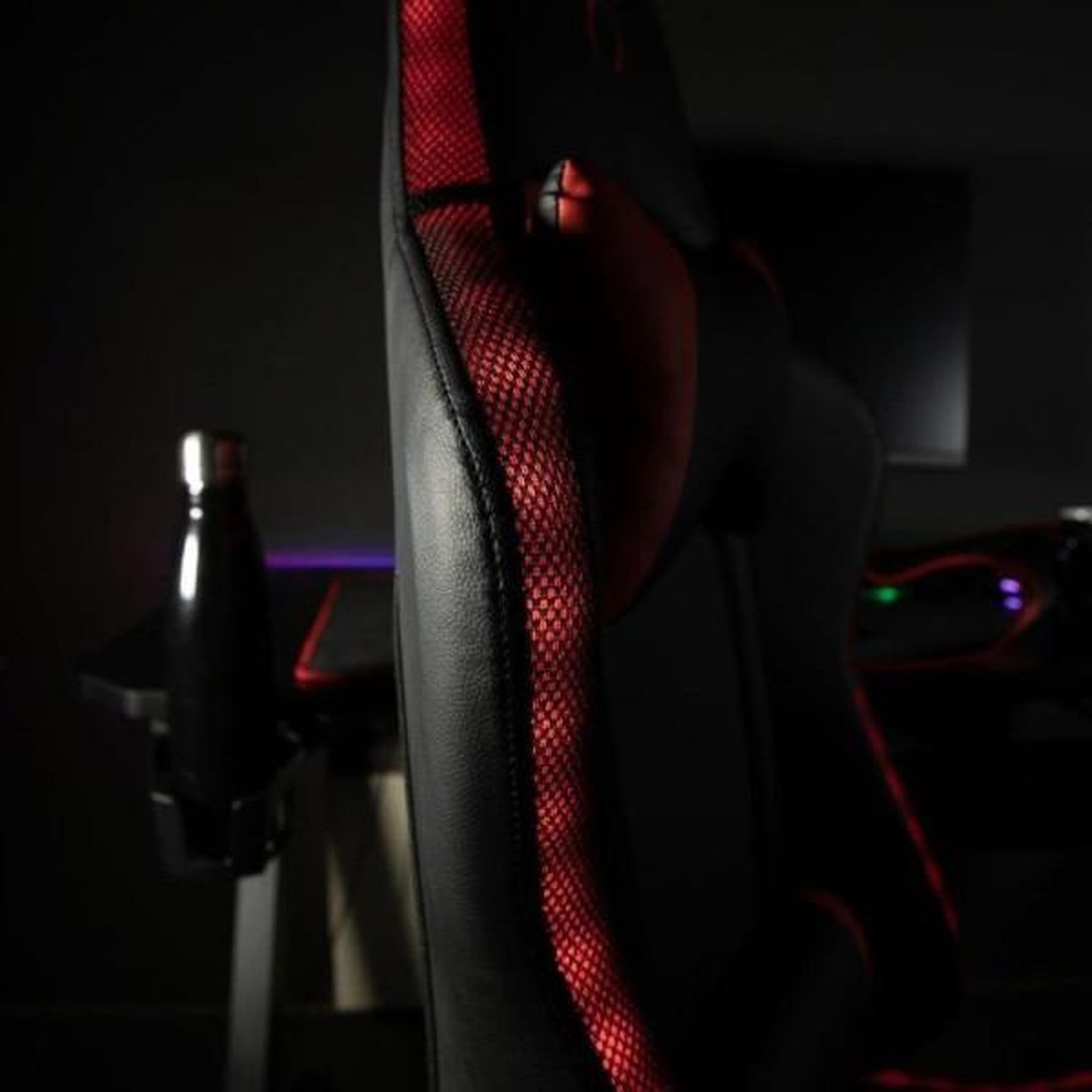 Voir la diapositive 6 : KONIX Chaise de bureau gaming - konix - phantom - éclairage rvb - inclinaison 135° - synthétique - coussin lombaires et cervicaux -