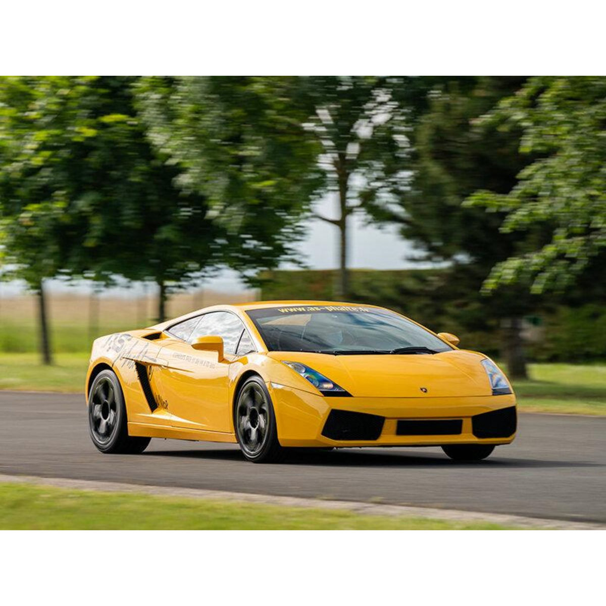 Smartbox Pilotage pour enfant : 2 tours sur circuit en Lamborghini Gallardo - Coffret Cadeau Sport & Aventure