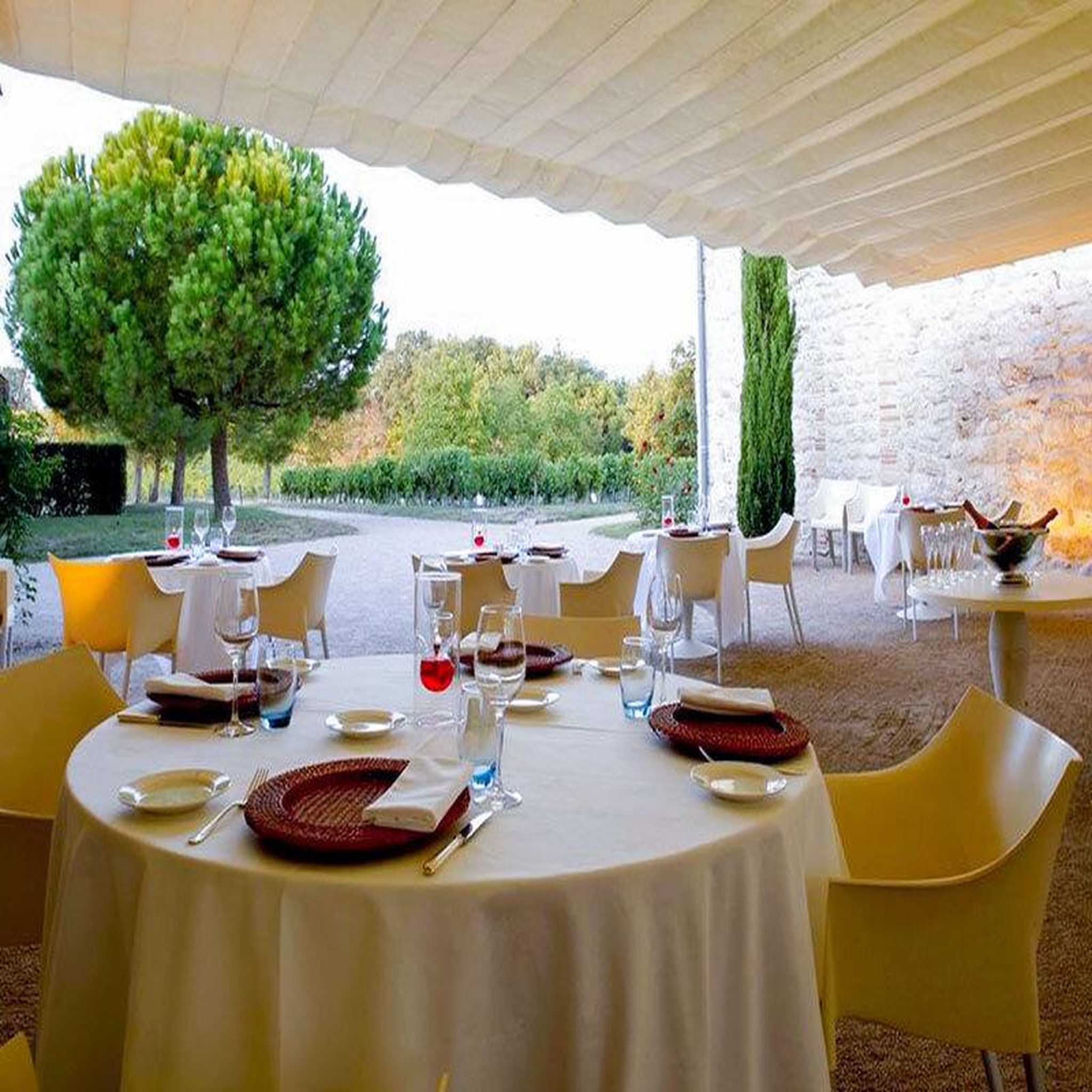 Voir la diapositive 3 : Smartbox Séjour de 2 jours en château 4* avec dîner et dégustation de vins près de Gaillac - Coffret Cadeau Séjour