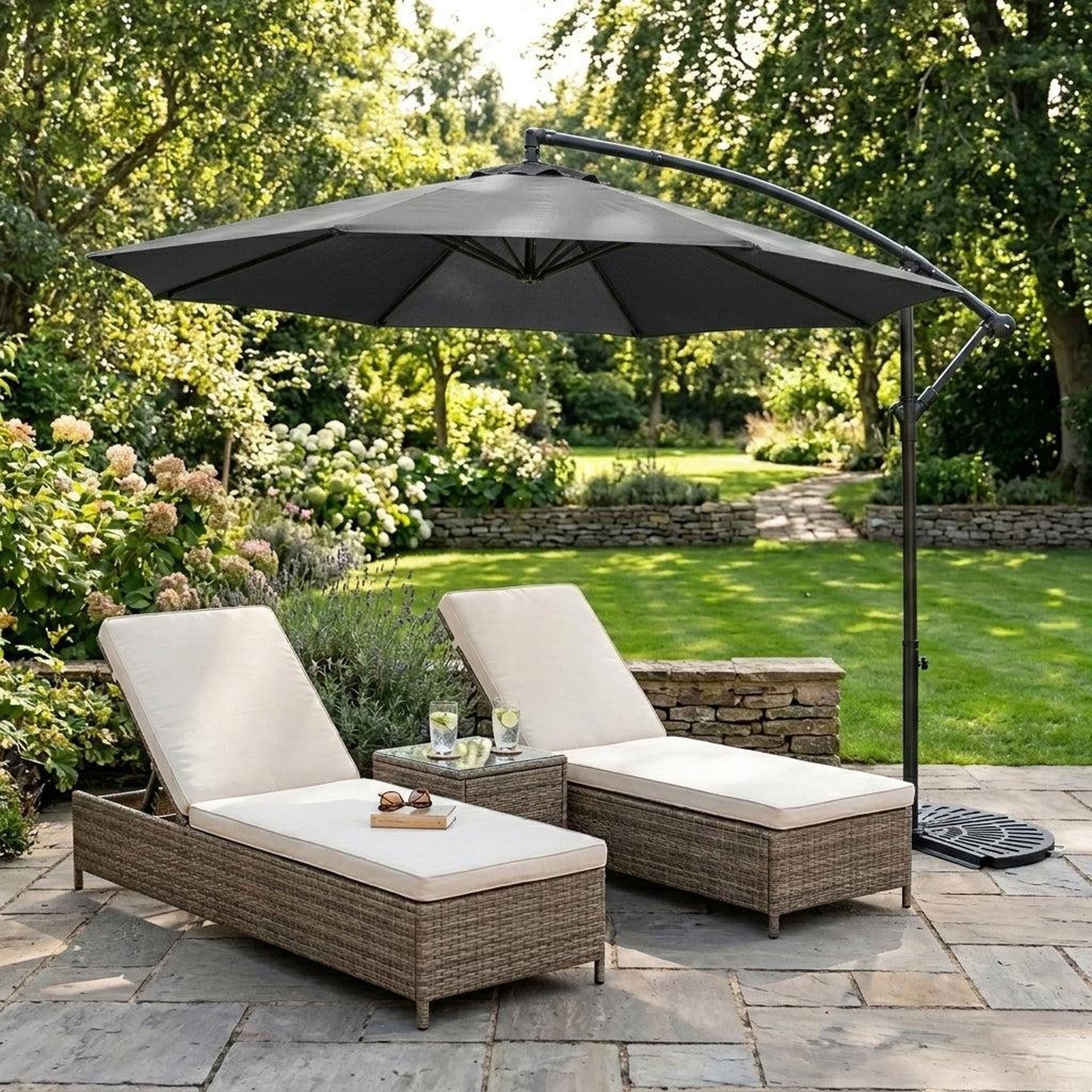 Voir la diapositive 4 : Monster Parasol Banane à Mât Déporté 3 m & 2 Pieds en Éventail