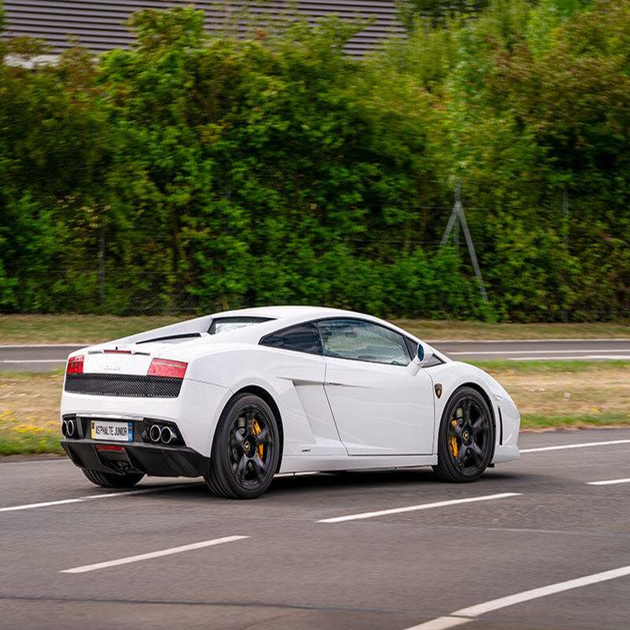 Voir la diapositive 3 : Smartbox Stage de pilotage enfant : 4 tours de circuit en lamborghini gallardo et en ferrari f430 spider - coffret cadeau sport & aventure