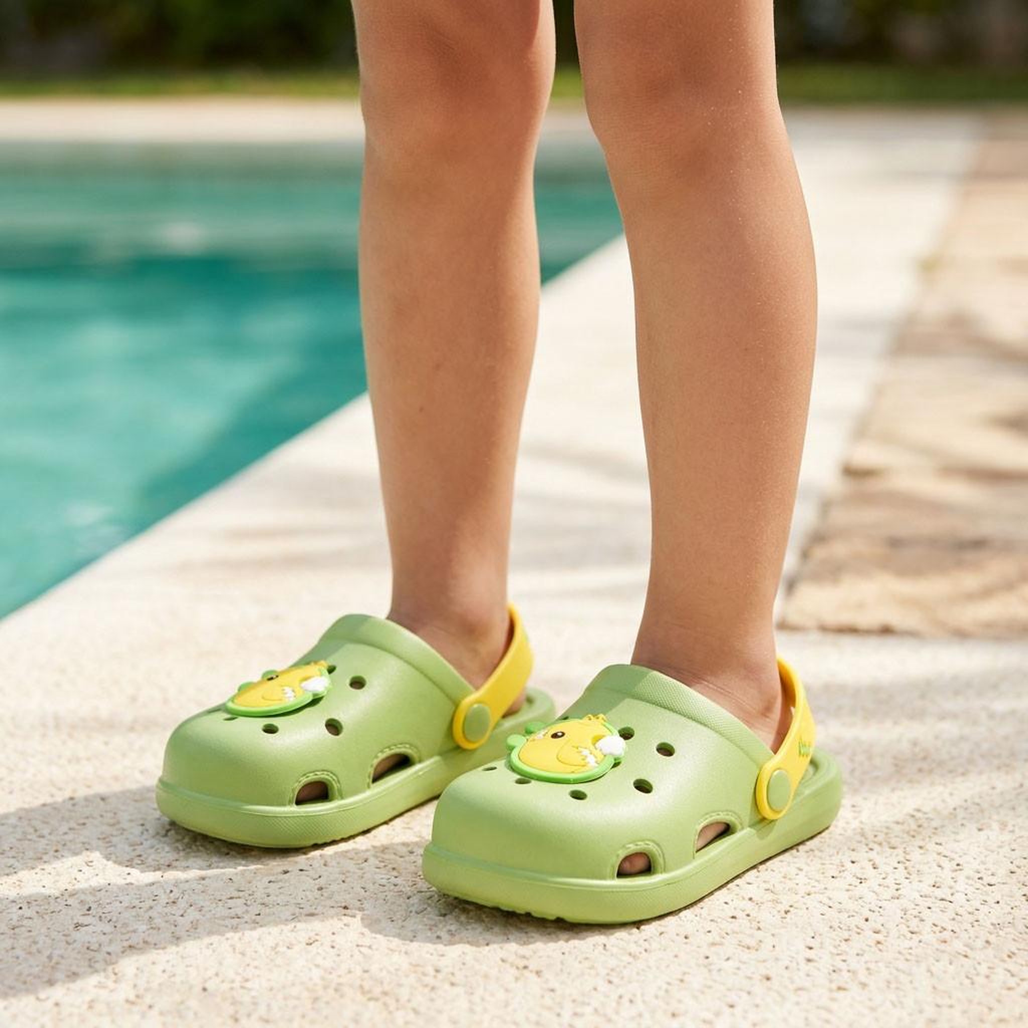 Voir la diapositive 4 : OZABI OZABI Pack 2 Paires Sabots Enfant EVA - Lanière Pivotante - Décoration Fantaisie