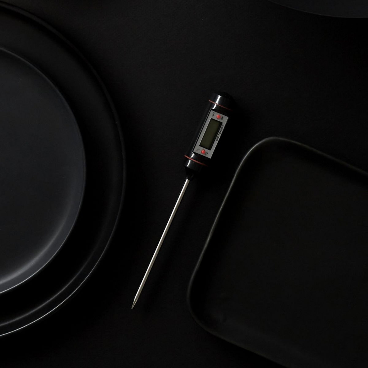 Thermomètre de cuisine digital noir et rouge