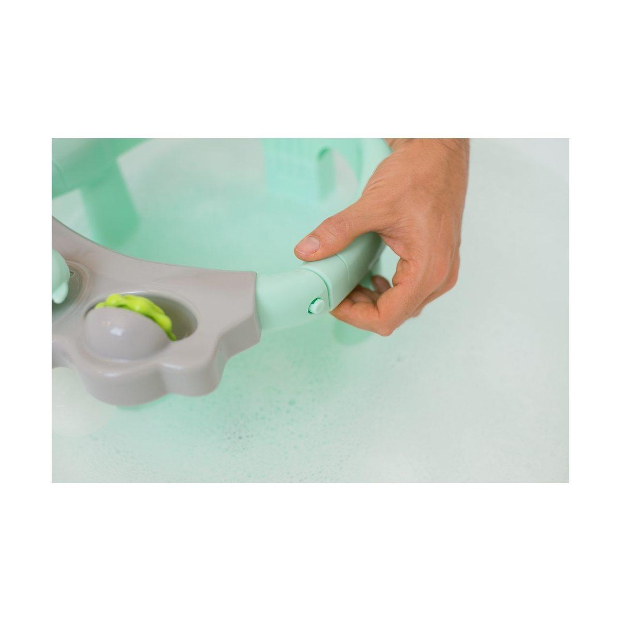 Voir la diapositive 2 : INTERBABY Siège de bain bébé  à ventouses - vert - maintien dans la baignoire