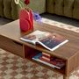 Voir la diapositive 4 : SWEEEK Table basse vintage décor bois de noyer