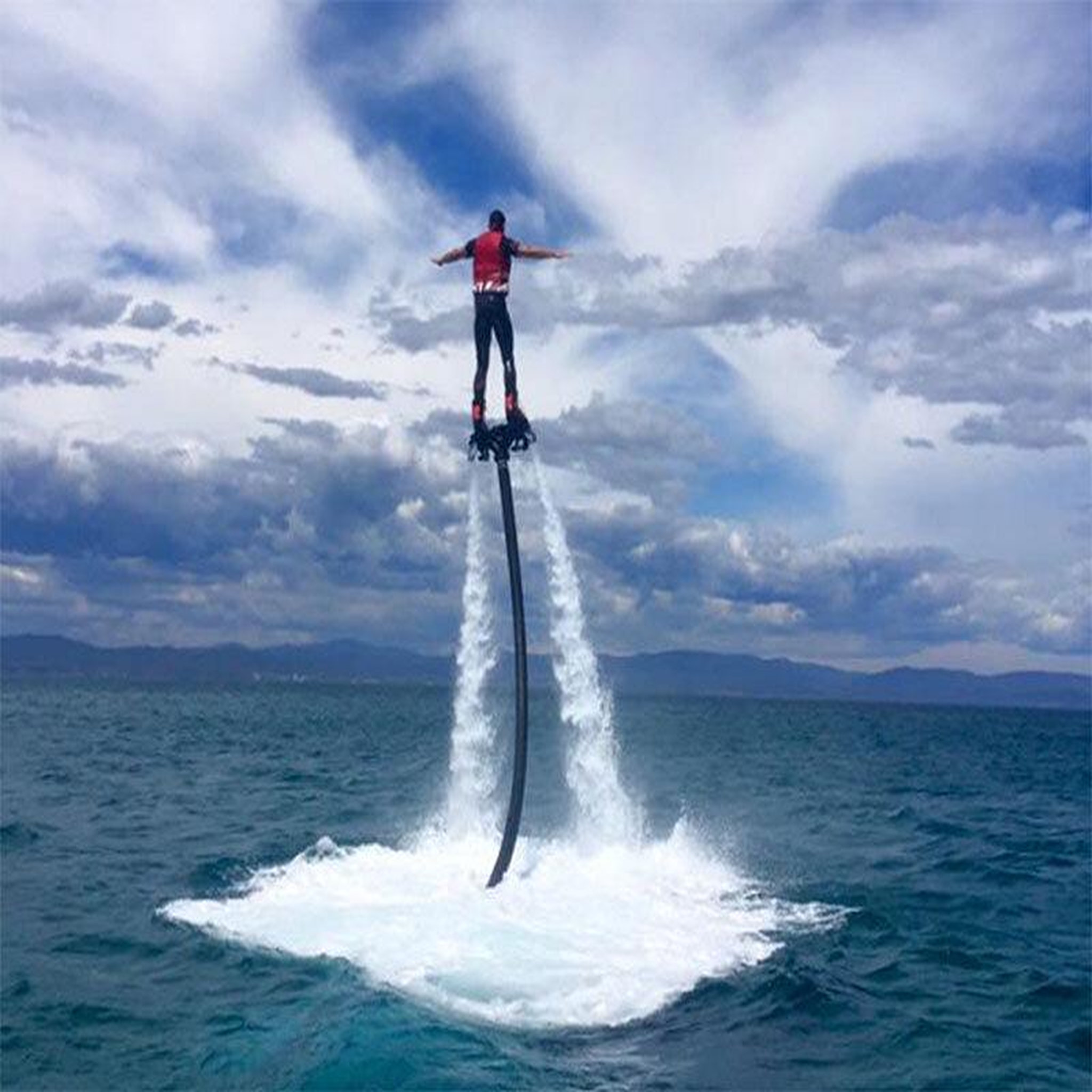 Voir la diapositive 3 : Smartbox Session de flyboard de 40 min à hyères - coffret cadeau sport & aventure