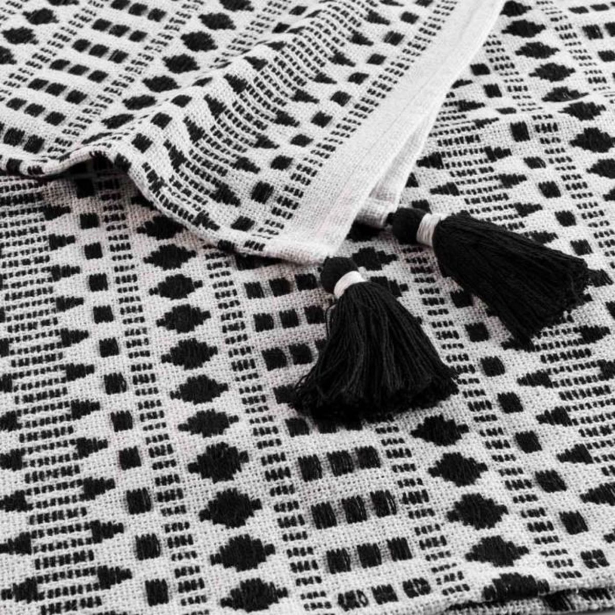 Paris Prix Plaid Déco à Franges  Tissia  120x150cm Noir