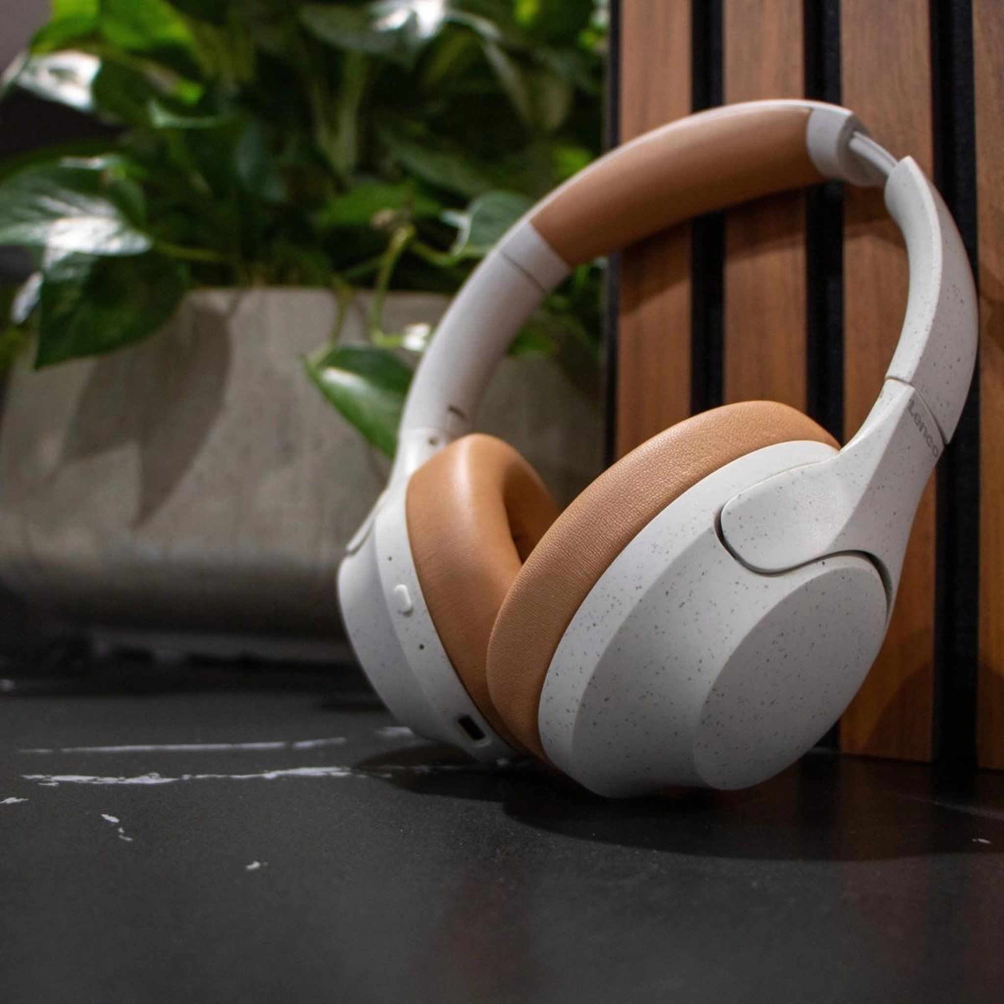 Voir la diapositive 4 : Lenco Casque sans fil Bluetooth 5.3 ANC 40 mm jusqu'à 60h faible latence Micro mains libres Musique Blanc Gris Marron