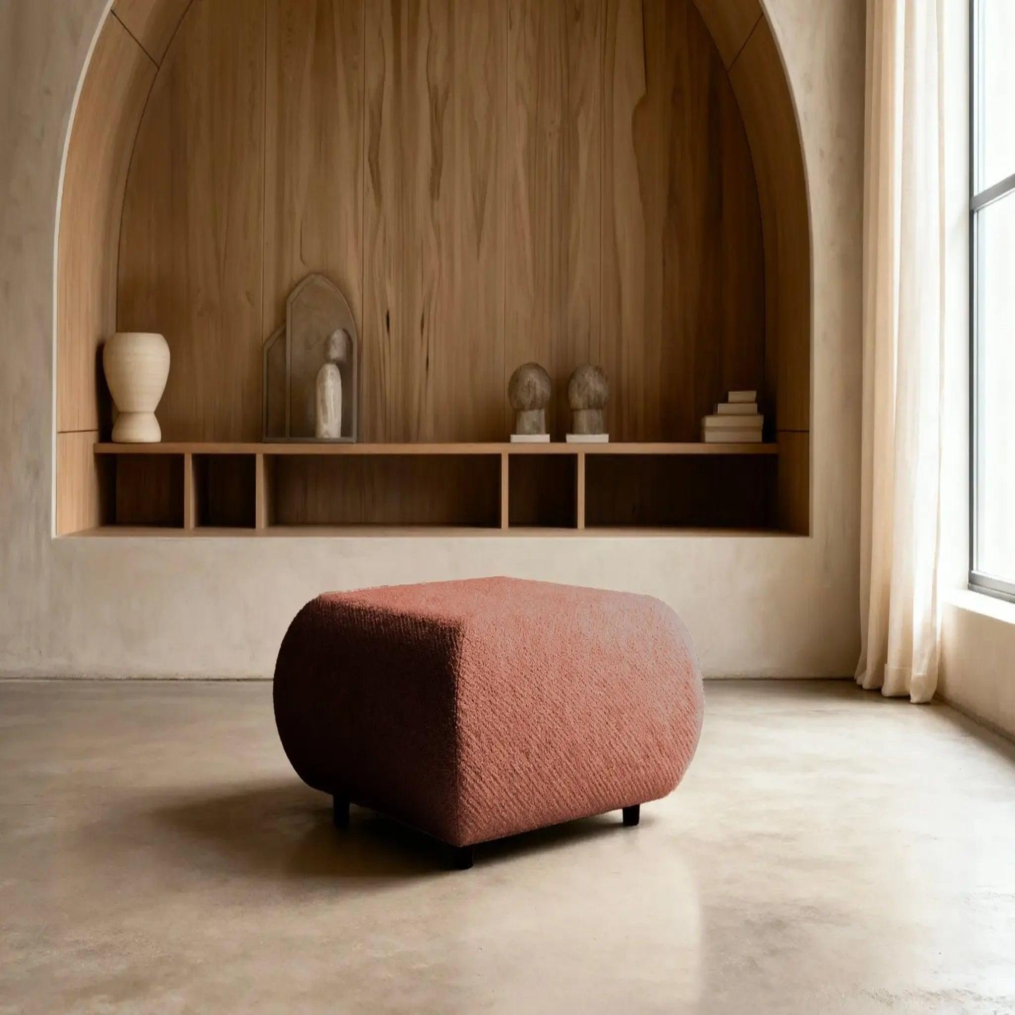 Voir la diapositive 2 : CASANOVA PARIS Levi - pouf tissu lisse