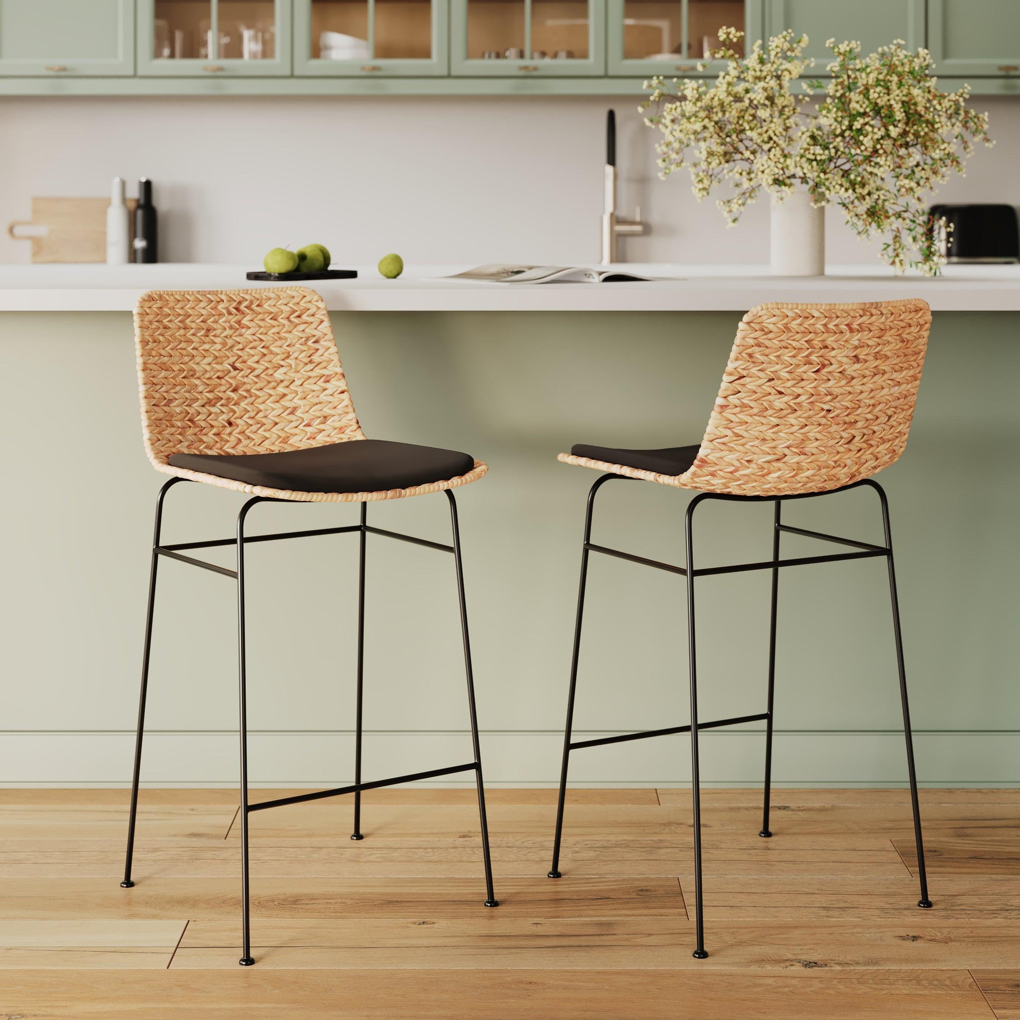 Voir la diapositive 2 : MAISON PAVANE Lot de 2 chaises pour îlot central 66 cm en matière naturelle et noir-faro