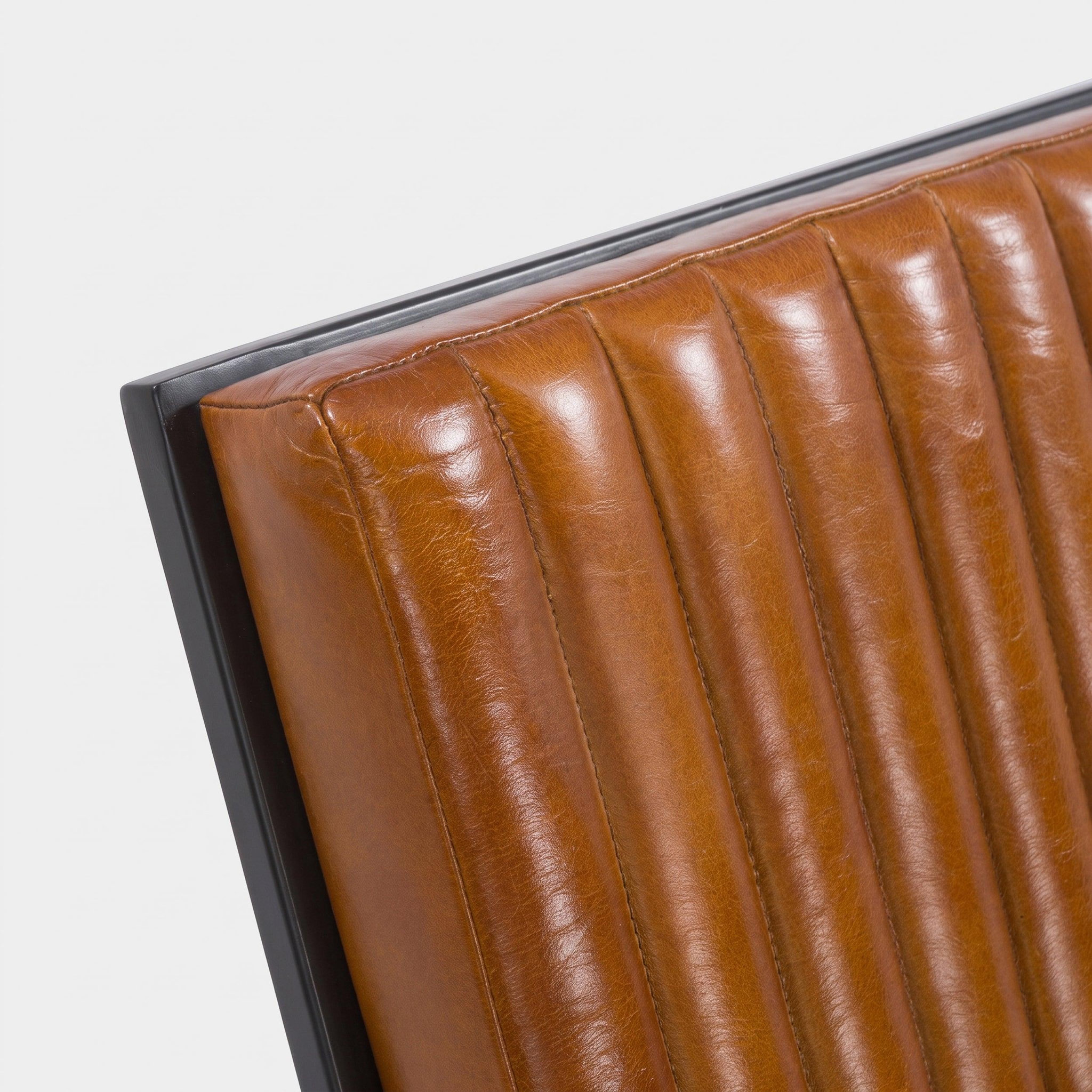 Voir la diapositive 5 : MAISON PAVANE Fauteuil en cuir de buffle marron-gustave
