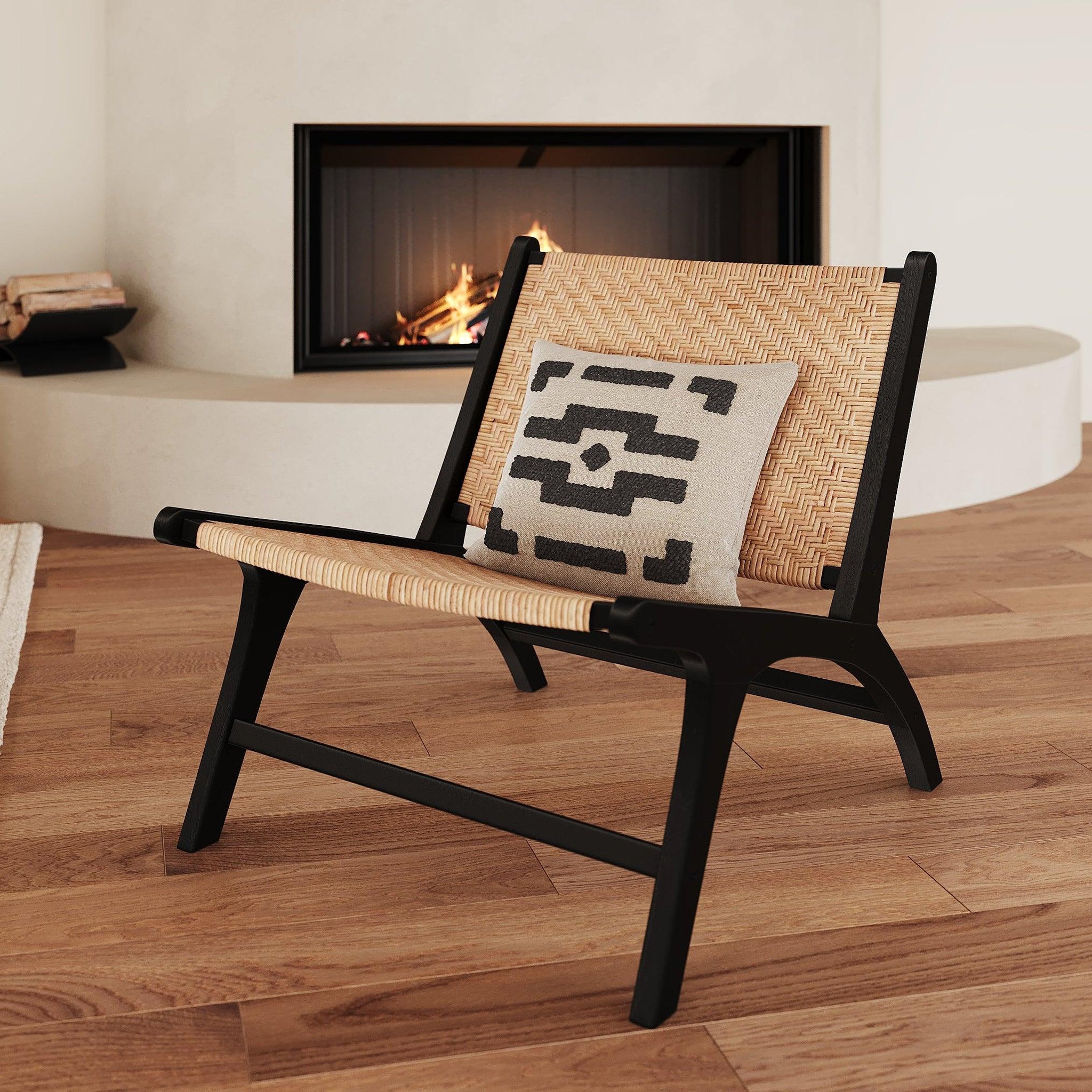 Voir la diapositive 2 : MAISON PAVANE Fauteuil en bois de teck noir et tressage chevron en rotin-kilka