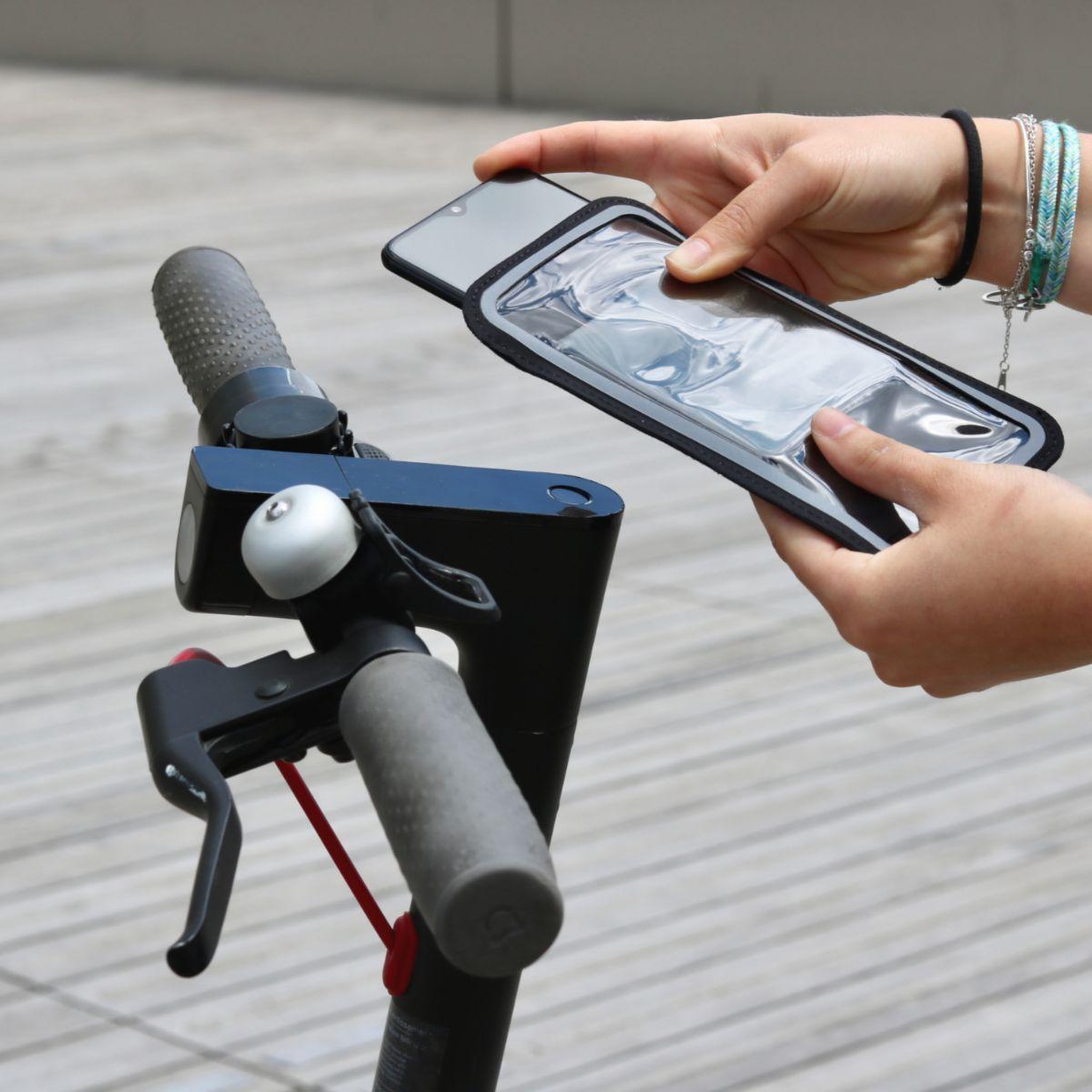 Voir la diapositive 4 : SHAPEHEART Support smartphone Magnétique taille M vélo/trottinette