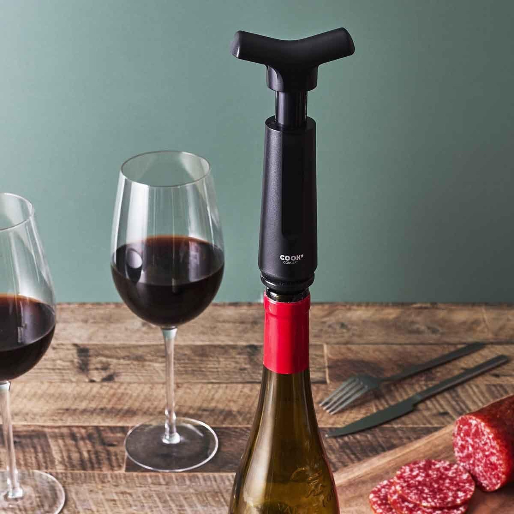 Voir la diapositive 5 : COOK CONCEPT Pompe à Vin Vide d'Air  2 Bouchons  16cm Noir