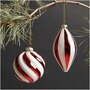 RICO DESIGN Boule de Noël allongée rouge et blanc 13 cm
