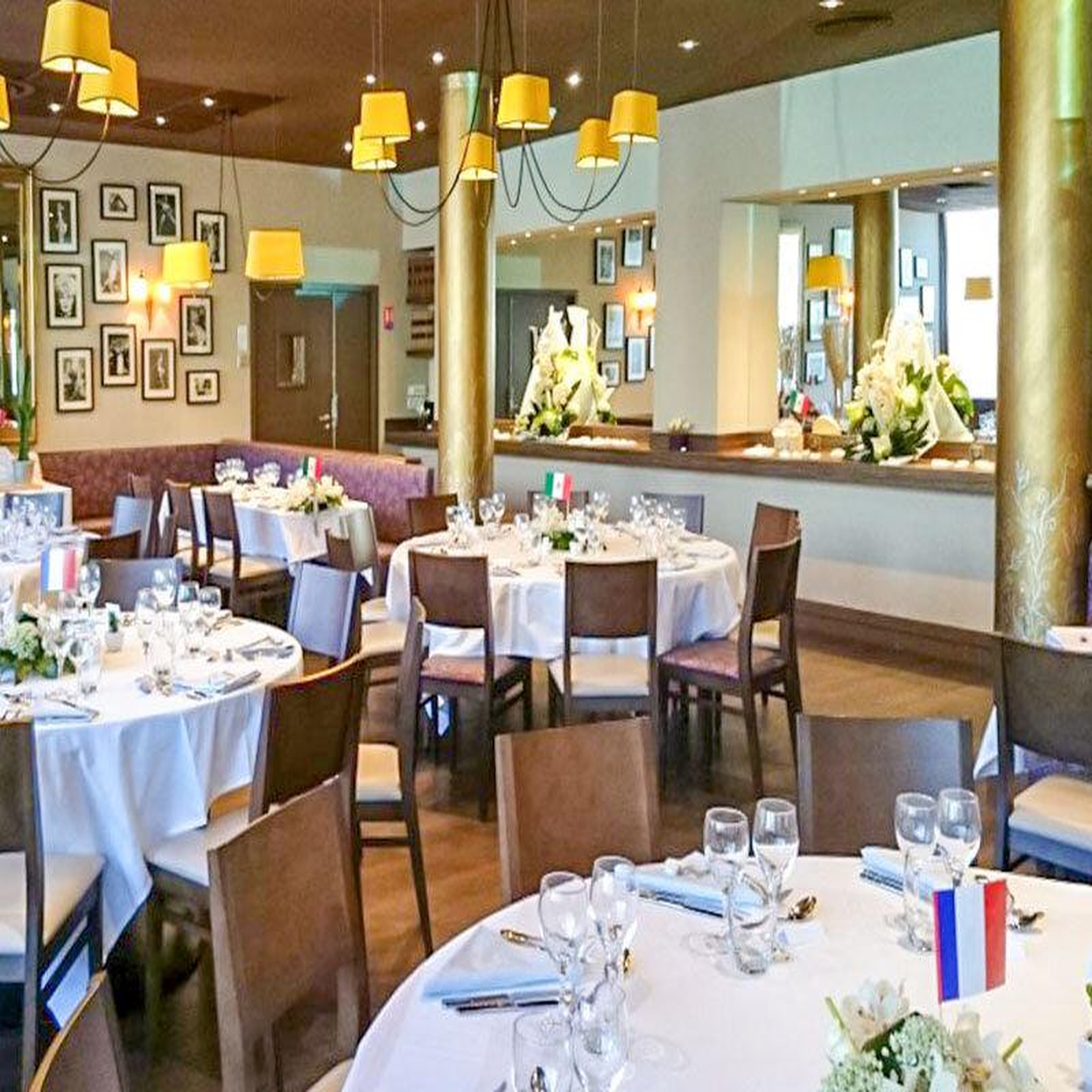 Voir la diapositive 3 : Smartbox 2 jours en chambre Deluxe avec dîner et accès à l'espace spa en hôtel 4* proche de Lyon - Coffret Cadeau Séjour