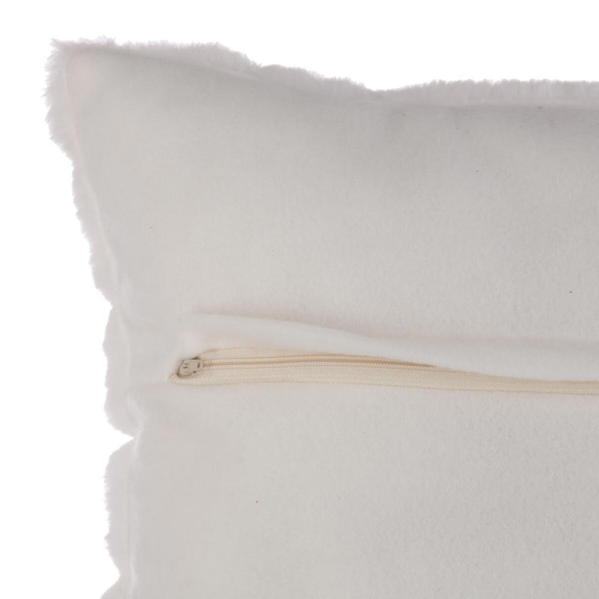 Voir la diapositive 2 : ATMOSPHERA Coussin imitation fourrure  manoir  45x45cm blanc