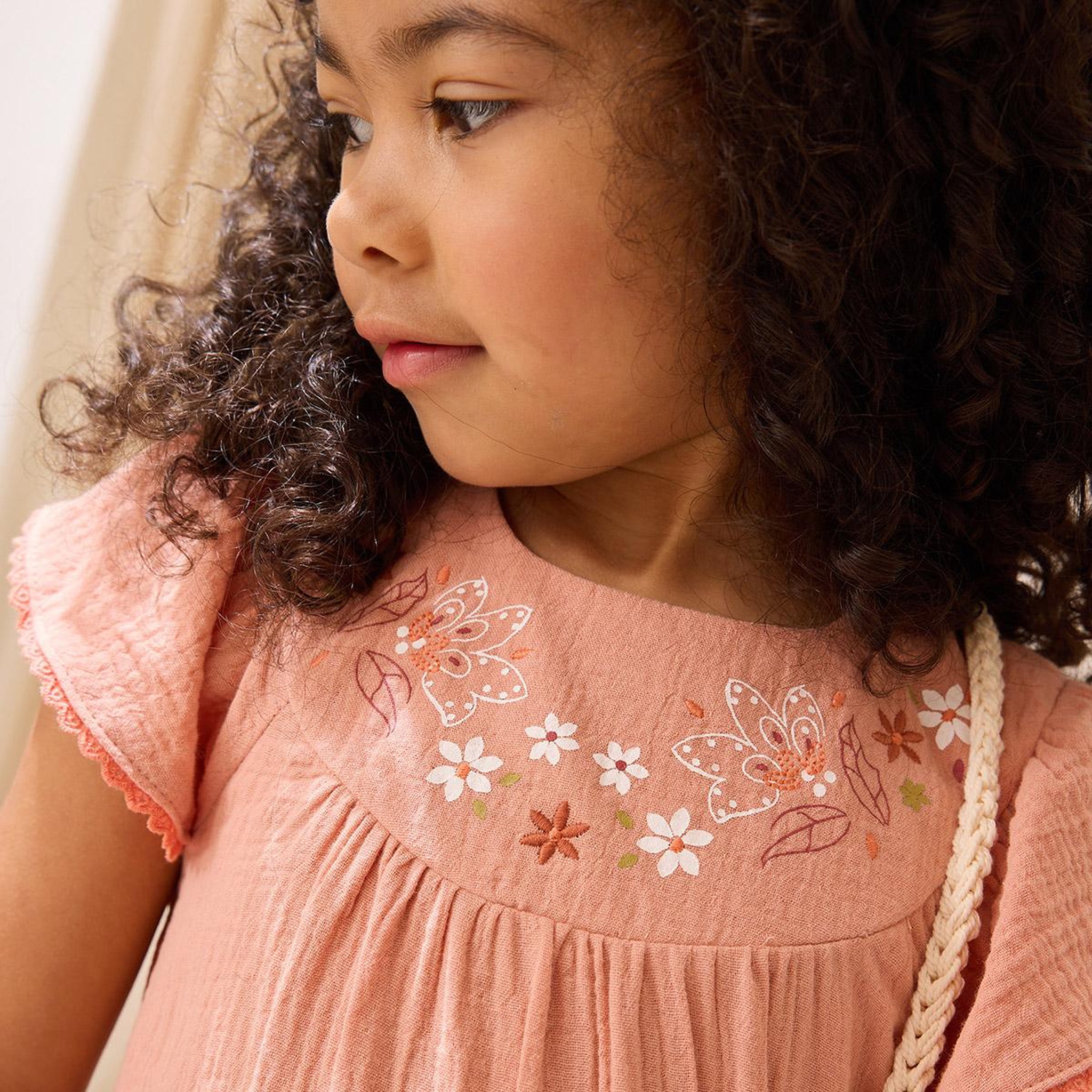 Voir la diapositive 5 : Petit Béguin Robe enfant en gaze de coton Mindanao