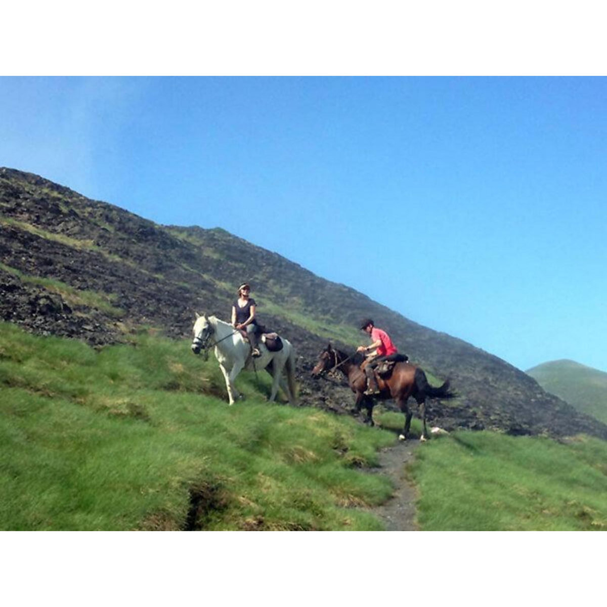 Smartbox Séjour de 2 jours avec petit-déjeuner et balade à cheval en France en duo - Coffret Cadeau Séjour