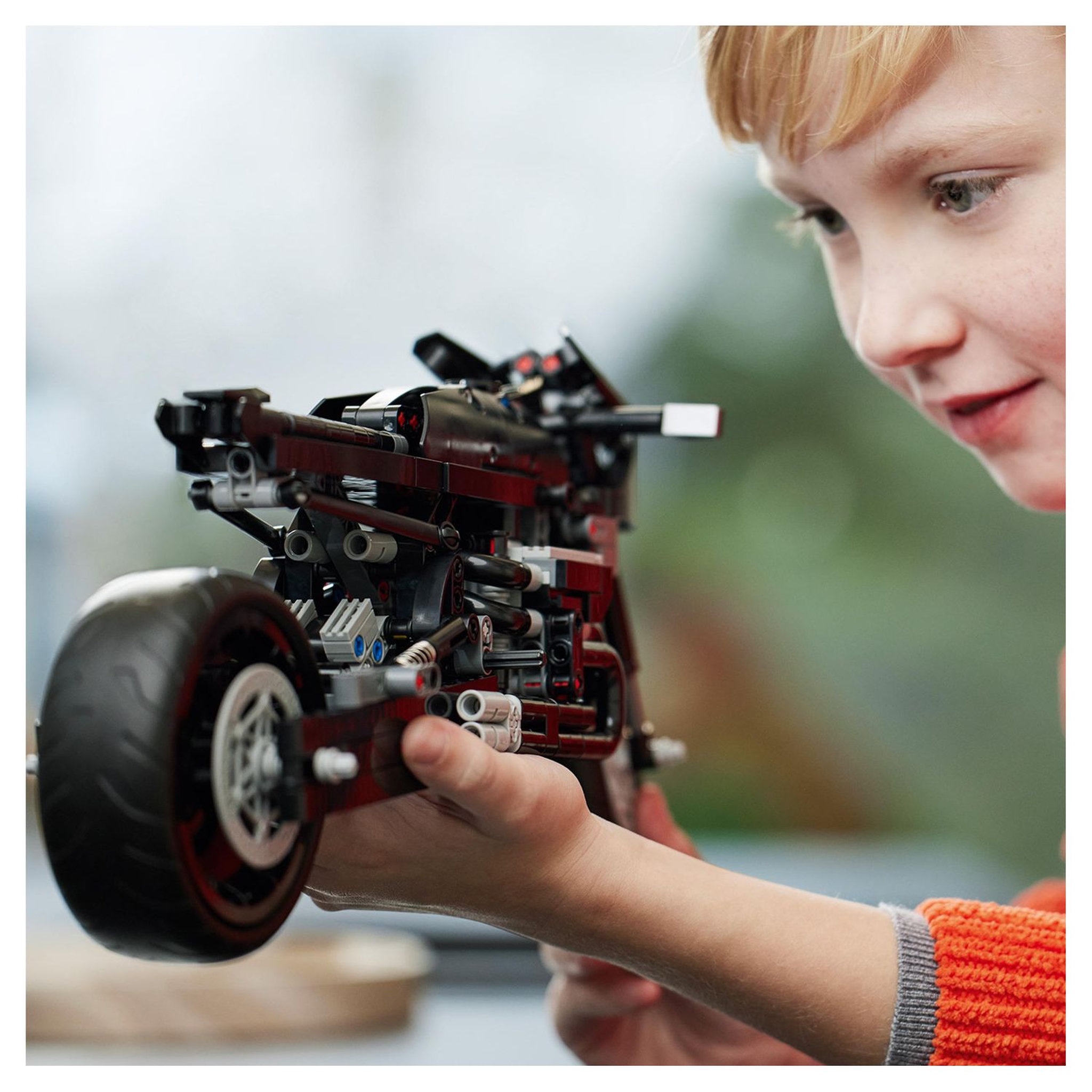 Voir la diapositive 7 : LEGO Technic 42155 - Le Batcycle de Batman, Jouet de Moto à Collectionner, Kit de Construction de Maquette, Super Héros Emblématique