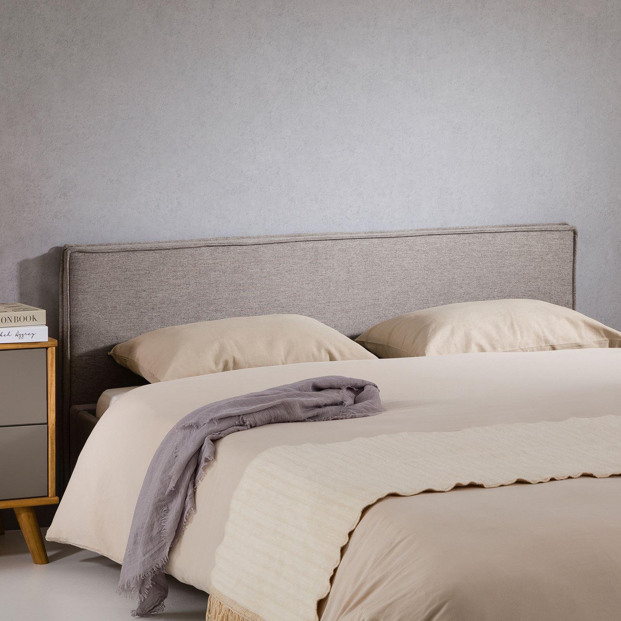 Voir la diapositive 4 : IDIMEX Tête de lit KLAO 160 sur pieds, en tissu