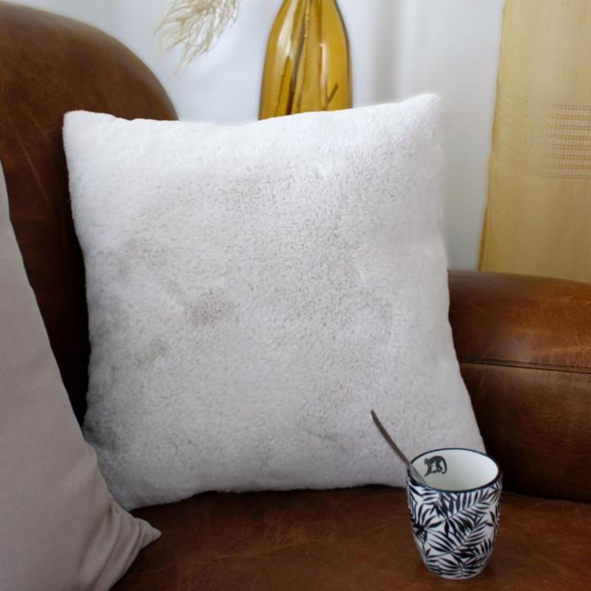 Paris Prix Coussin Déco Imitation Fourrure  Rabbit  40x40cm Blanc