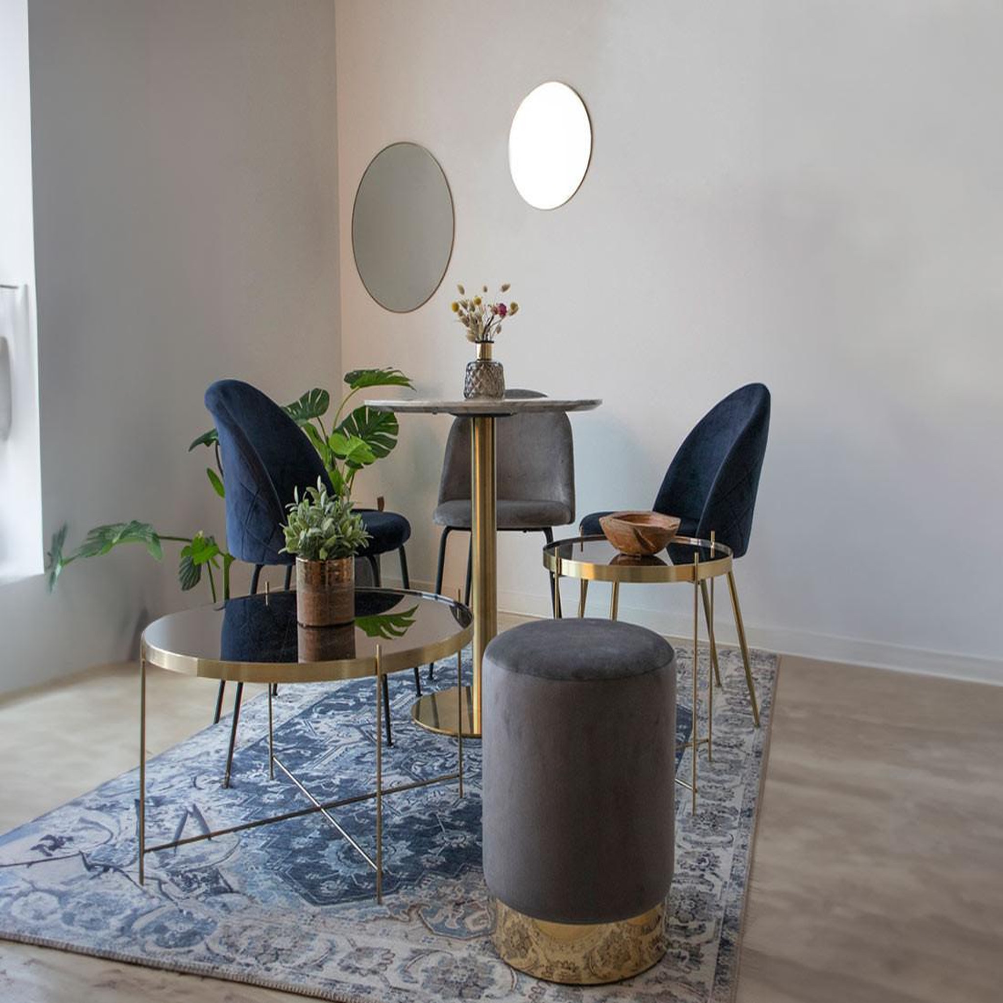 Voir la diapositive 2 : BEST MOBILIER Velana - pouf - en velours
