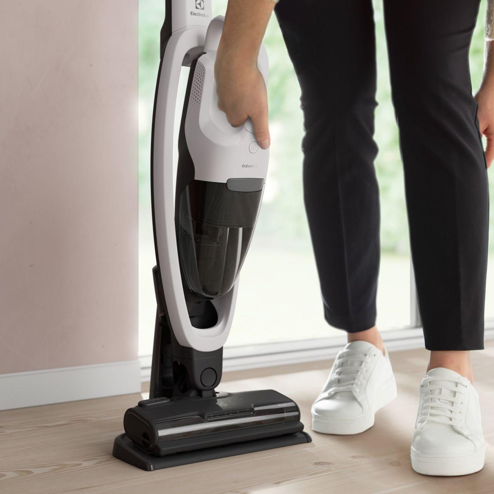 Voir la diapositive 3 : ELECTROLUX Aspirateur balai 500 ES52CB18SH